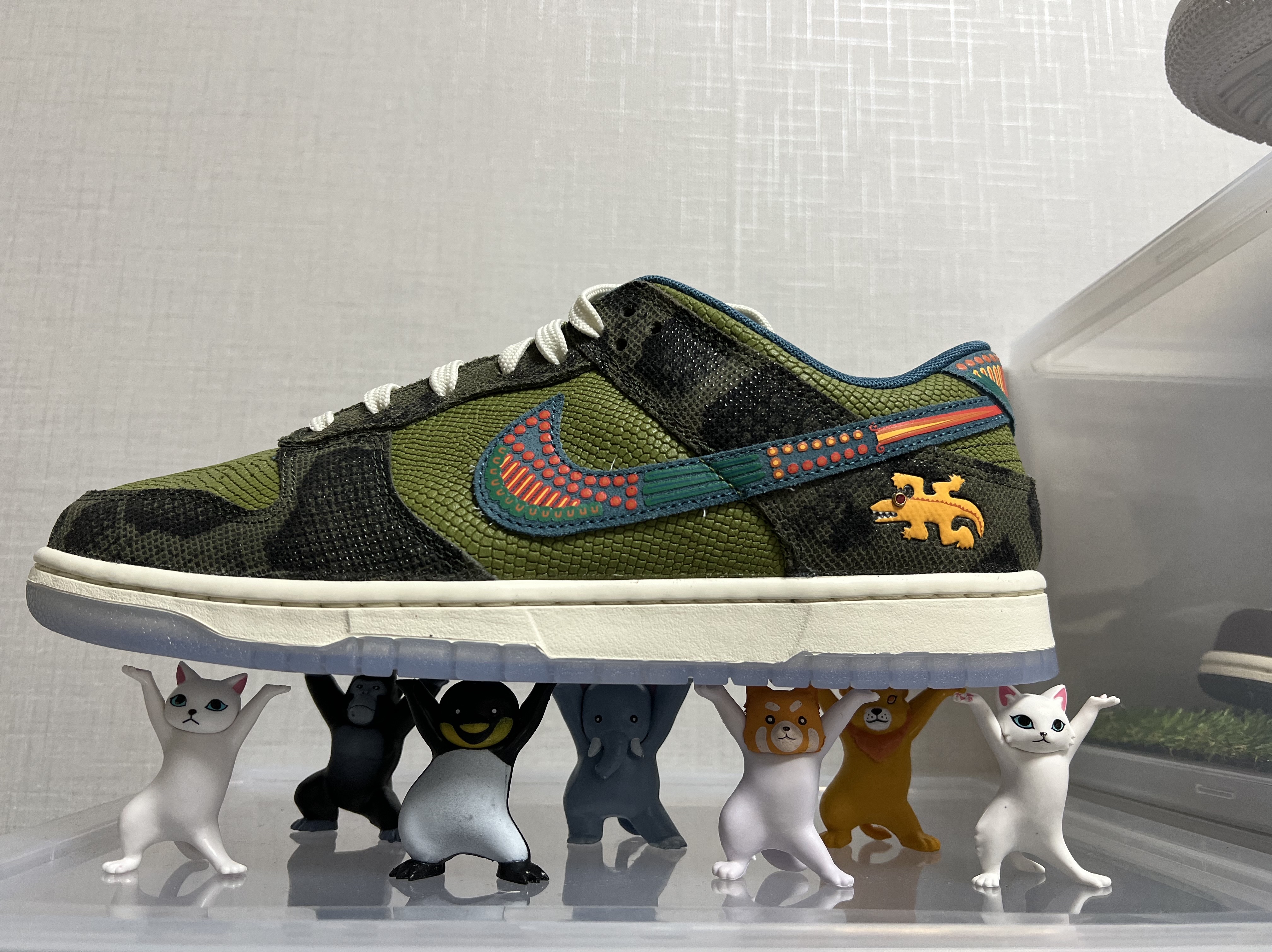Nike Dunk Low Premium Siempre Familia, Jordan 1 Retro High OG Bordeaux 착용 스타일 - 1