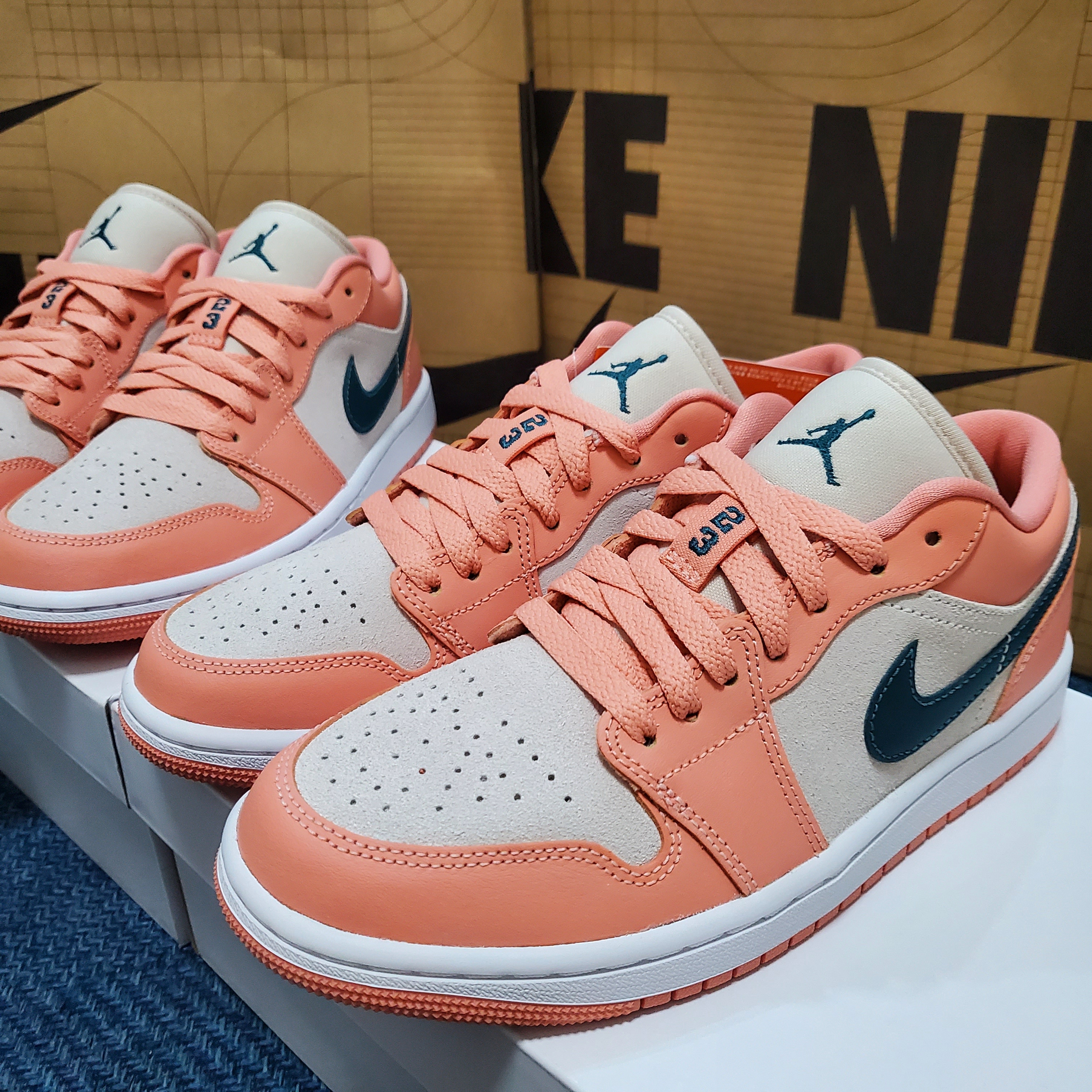 (W) Jordan 1 Low Light Madder Root 착용 스타일 - 1