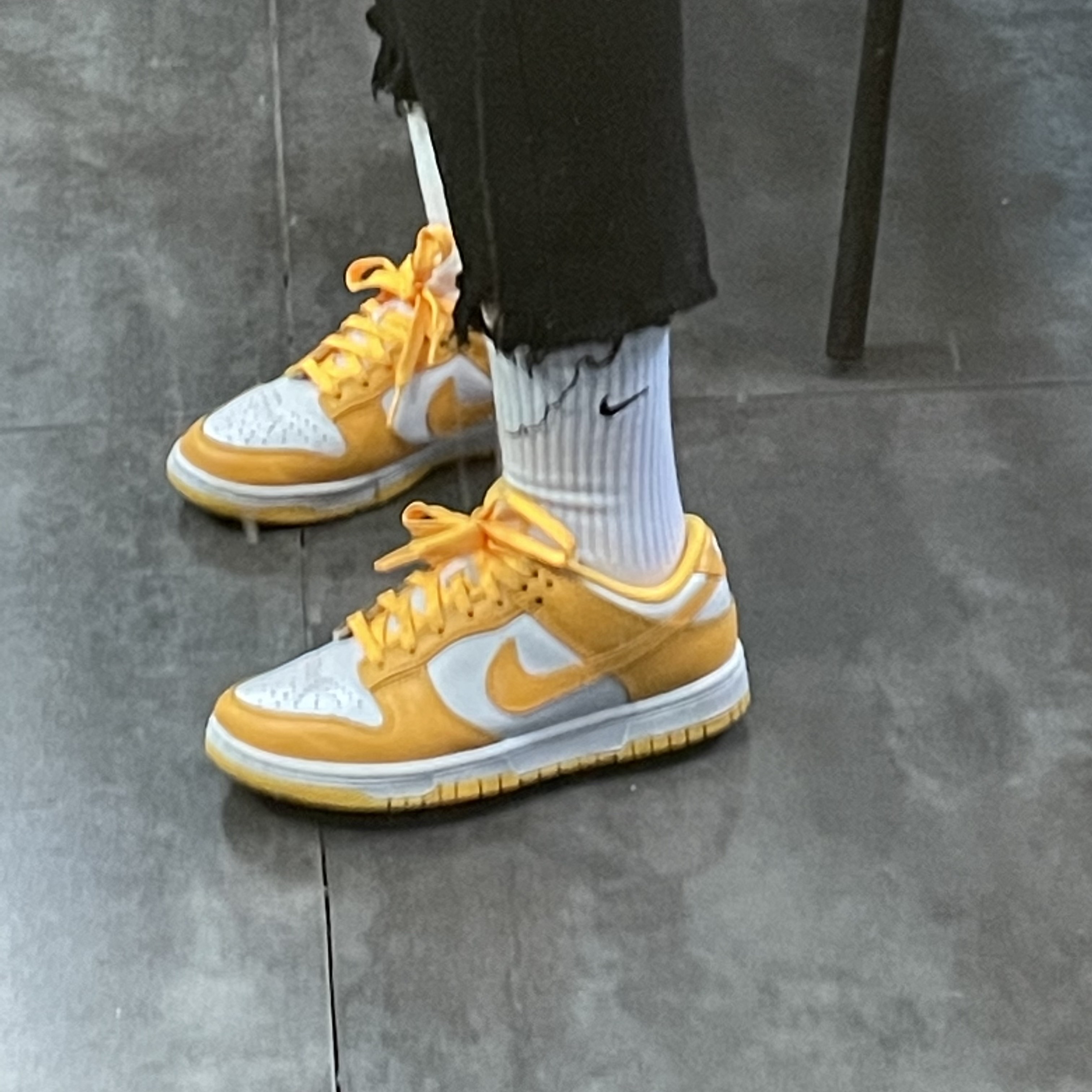 (W) Nike Dunk Low Laser Orange 착용 스타일 - 3