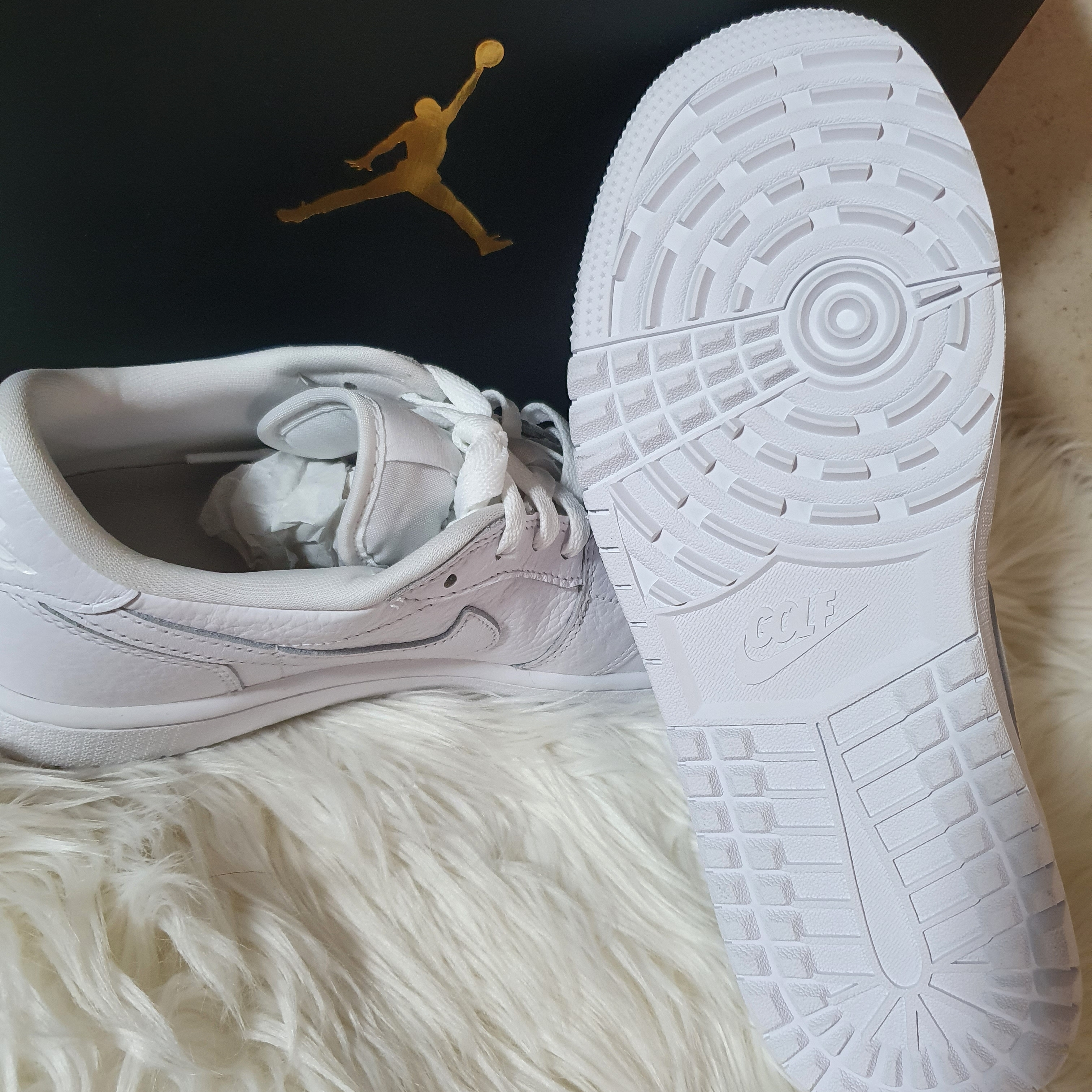 Jordan 1 Low Golf Triple White 착용 스타일 - 3
