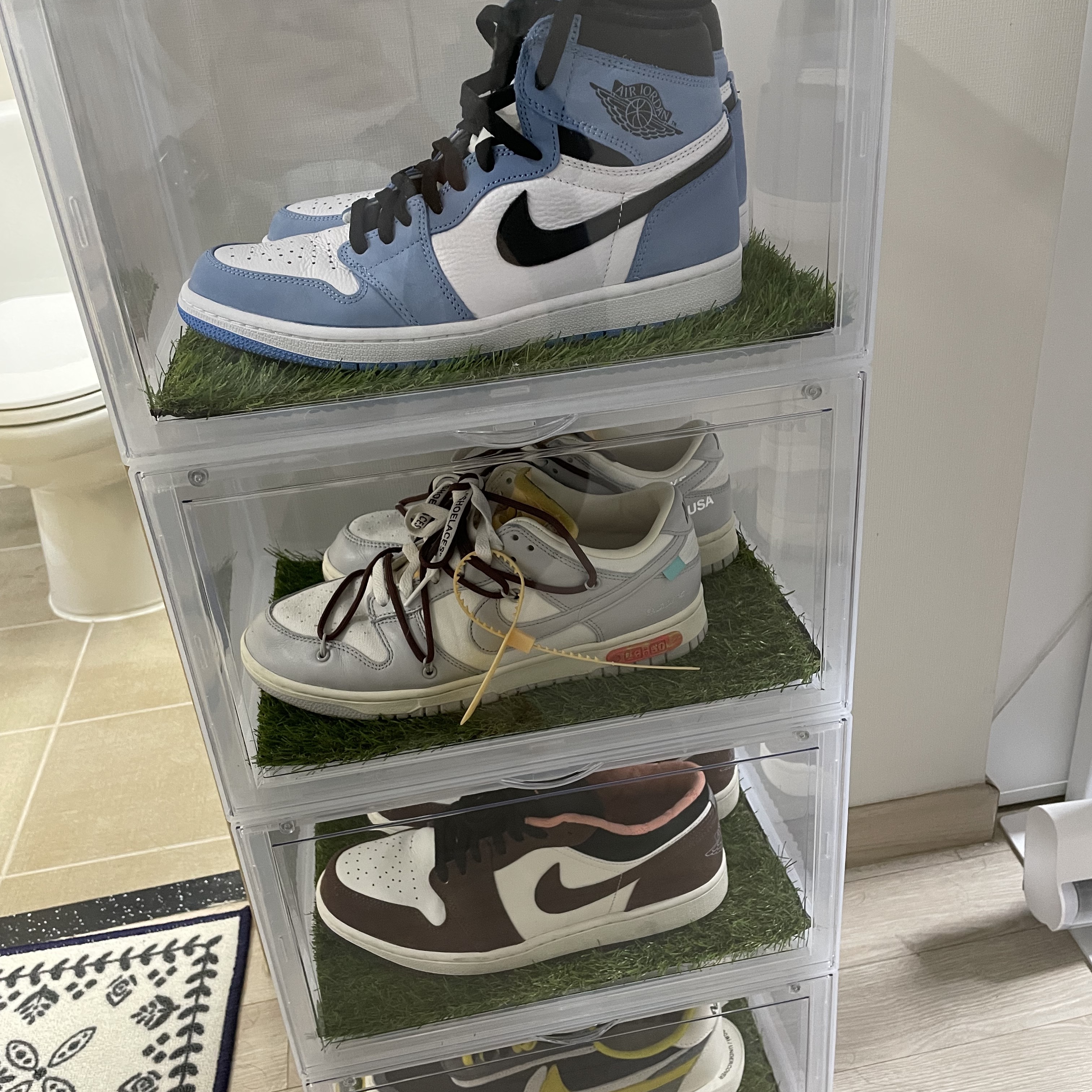 Nike x Off-White Dunk Low The 50 - Lot 46, Jordan 1 Retro High OG University Blue 착용 스타일