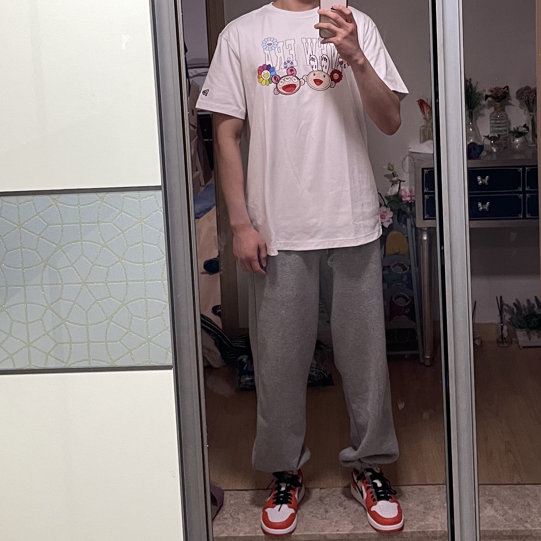 New Era x Murakami Takashi NE Arch T-Shirt White 착용 스타일