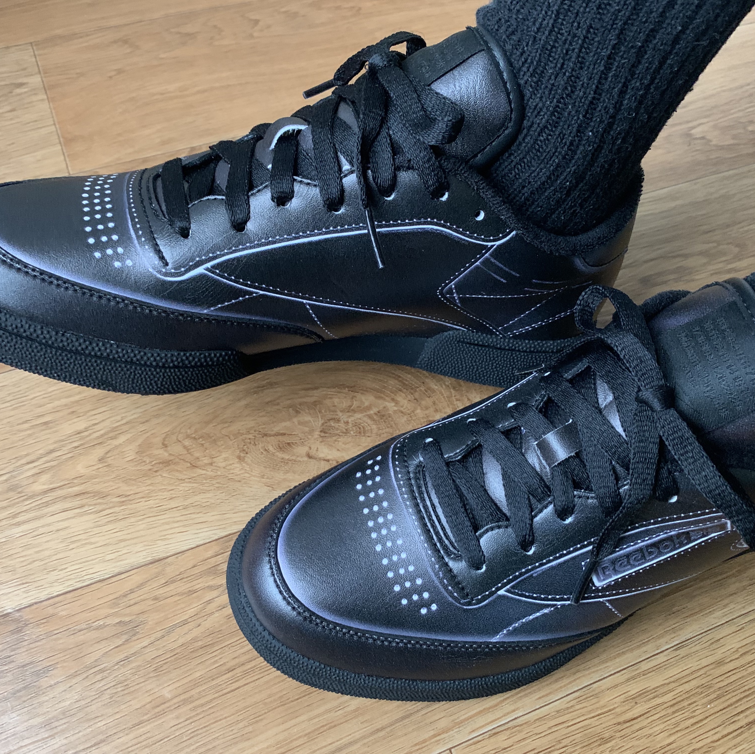 Reebok x Maison Margiela Club C TL Black 착용 스타일 - 1