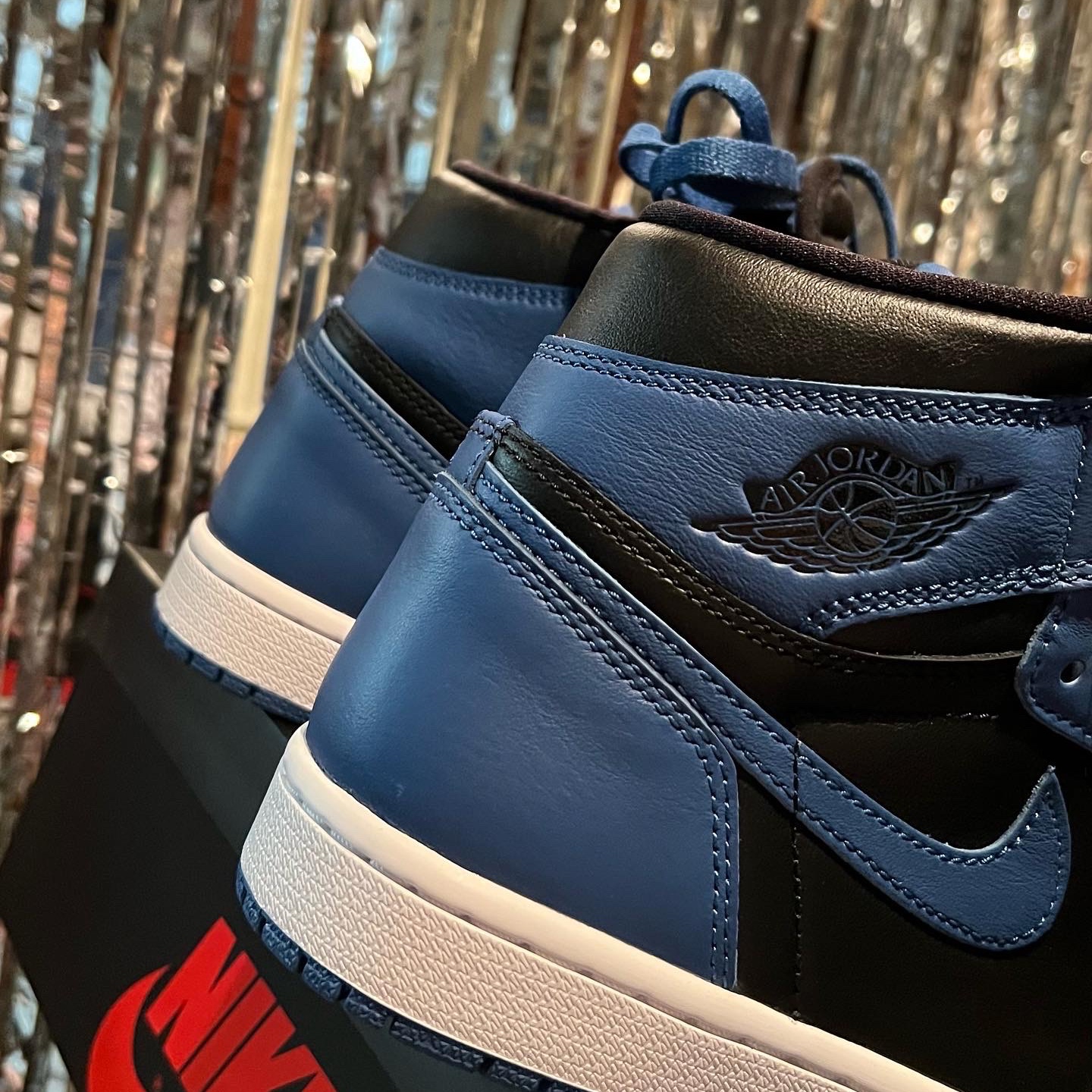 Jordan 1 Retro High OG Dark Marina Blue 착용 스타일 - 2