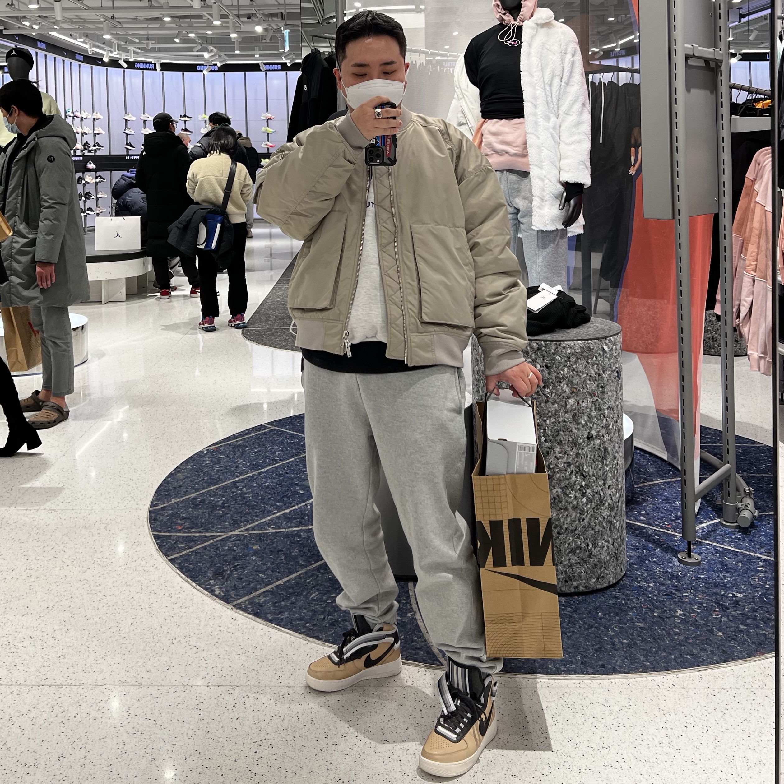 Nike x Riccardo Tisci Air Force 1 Mid Tan 착용 스타일
