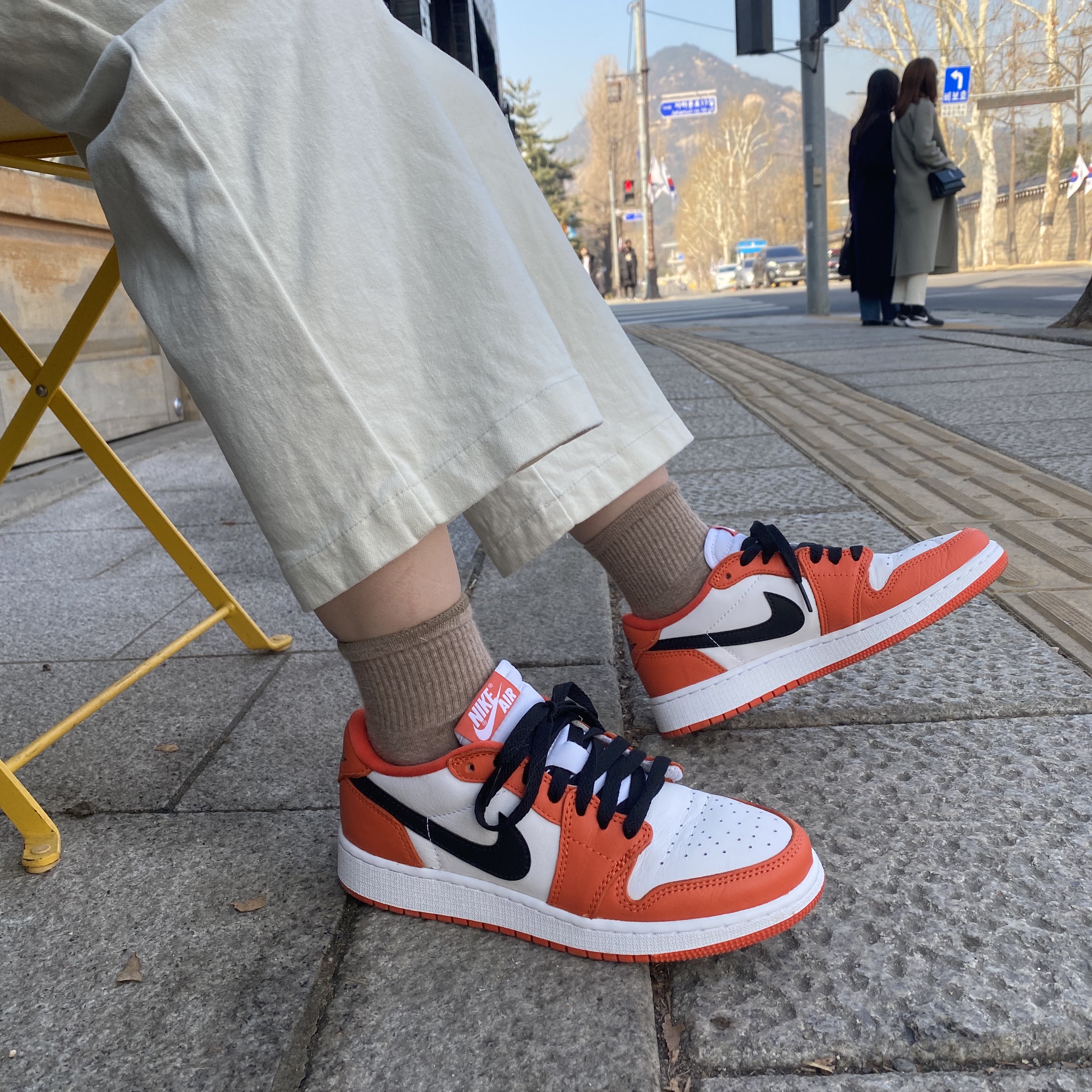 (GS) Jordan 1 Low OG Starfish 착용 스타일 - 1