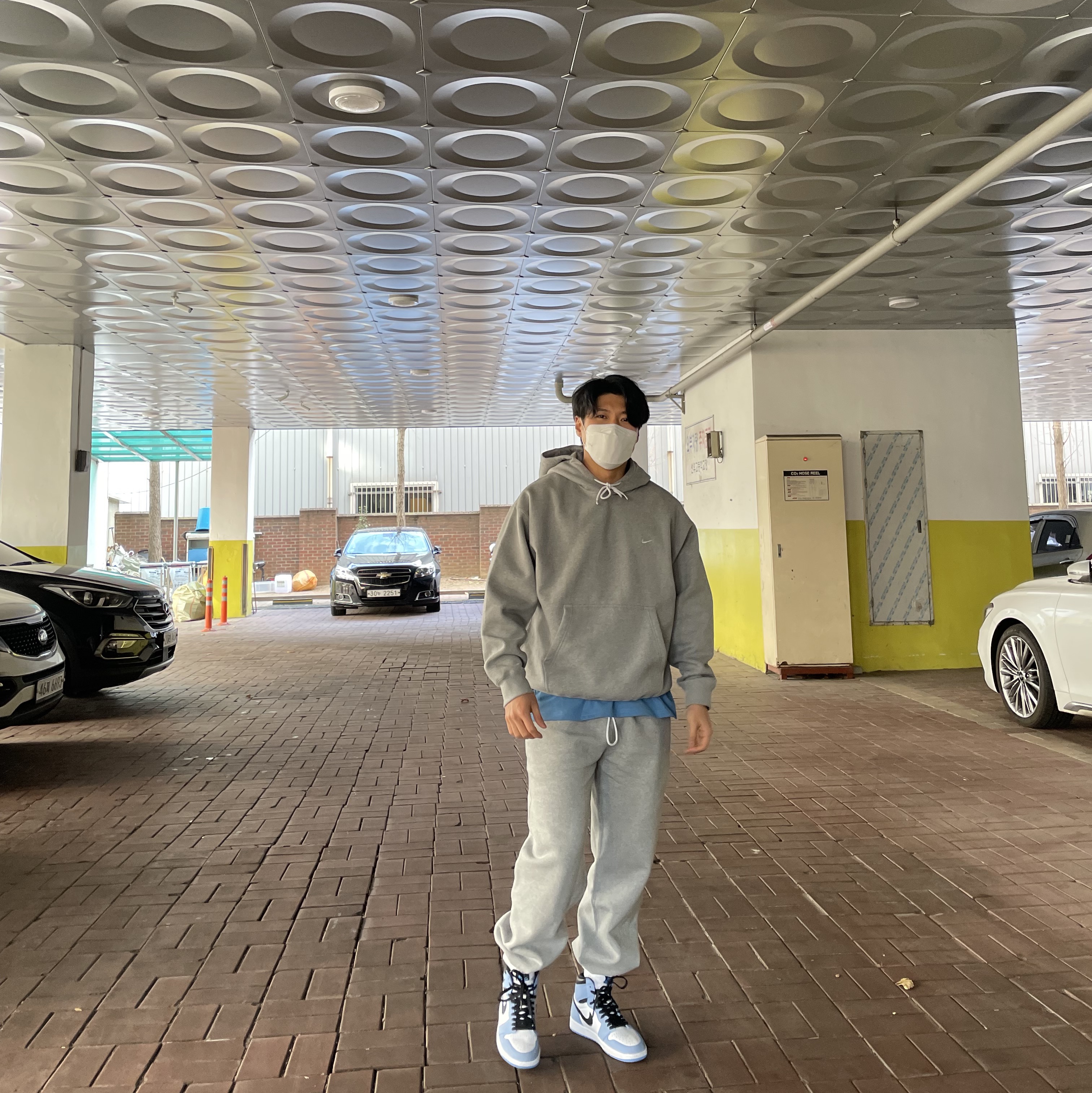 (W) Nike NRG Solo Swoosh Fleece Pants Dark Grey Heather - US/EU, Nike NRG Solo Swoosh Fleece Hoodie Dark Grey Heather - Asia 착용 스타일 - 1