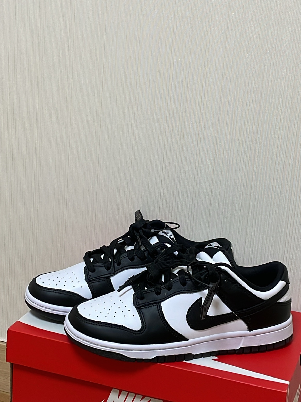 Nike Dunk Low Retro Black 착용 스타일 - 2