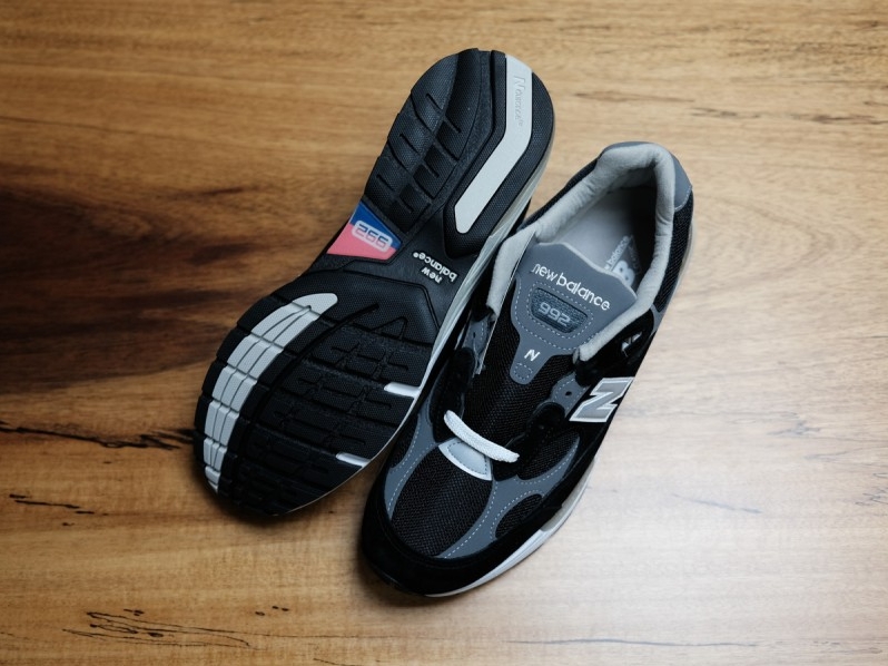 New Balance 992 Made in USA Black Grey 착용 스타일 - 4