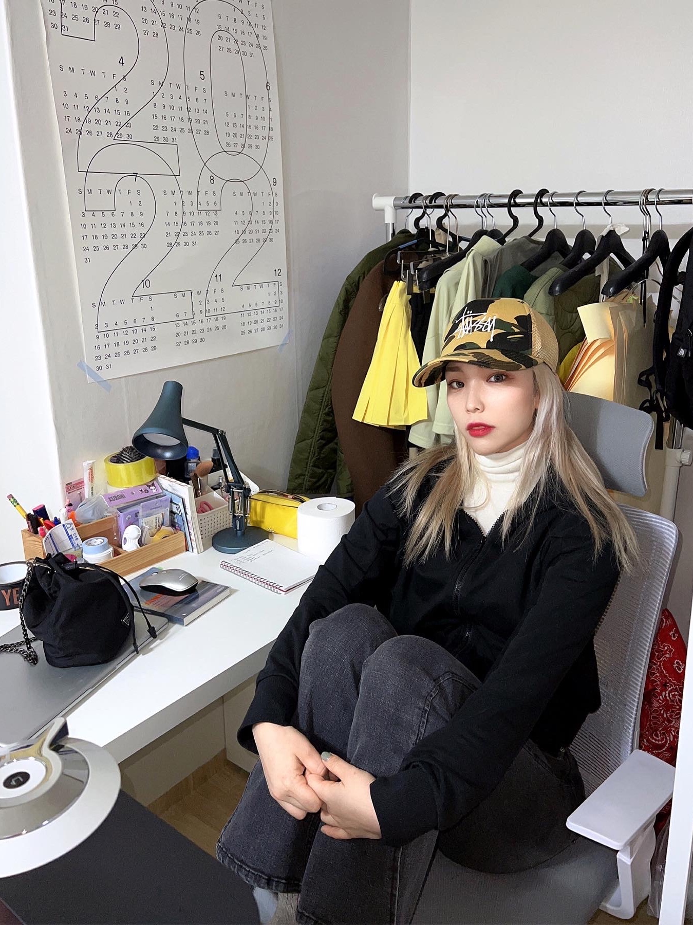 Stussy x BAPE Trucker Cap Yellow 착용 스타일 - 1