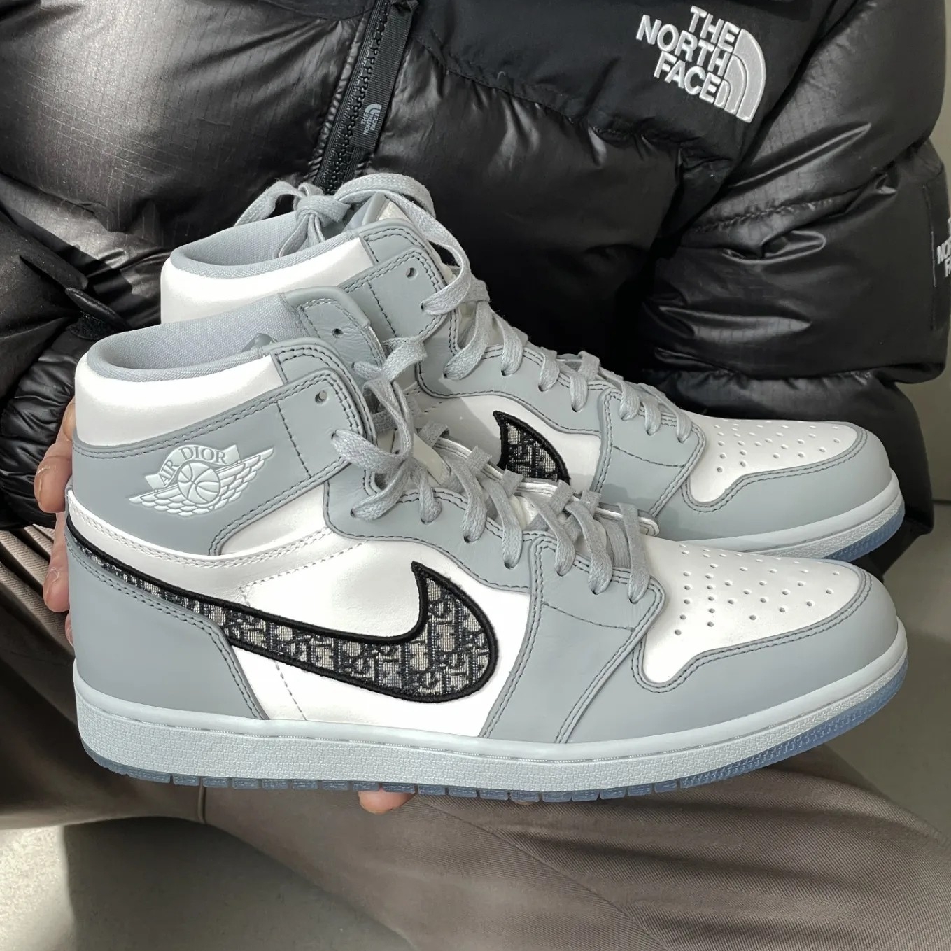 (W) Jordan 3 x A Ma Maniere Retro SP, Jordan 1 x Dior High OG 착용 스타일 - 3