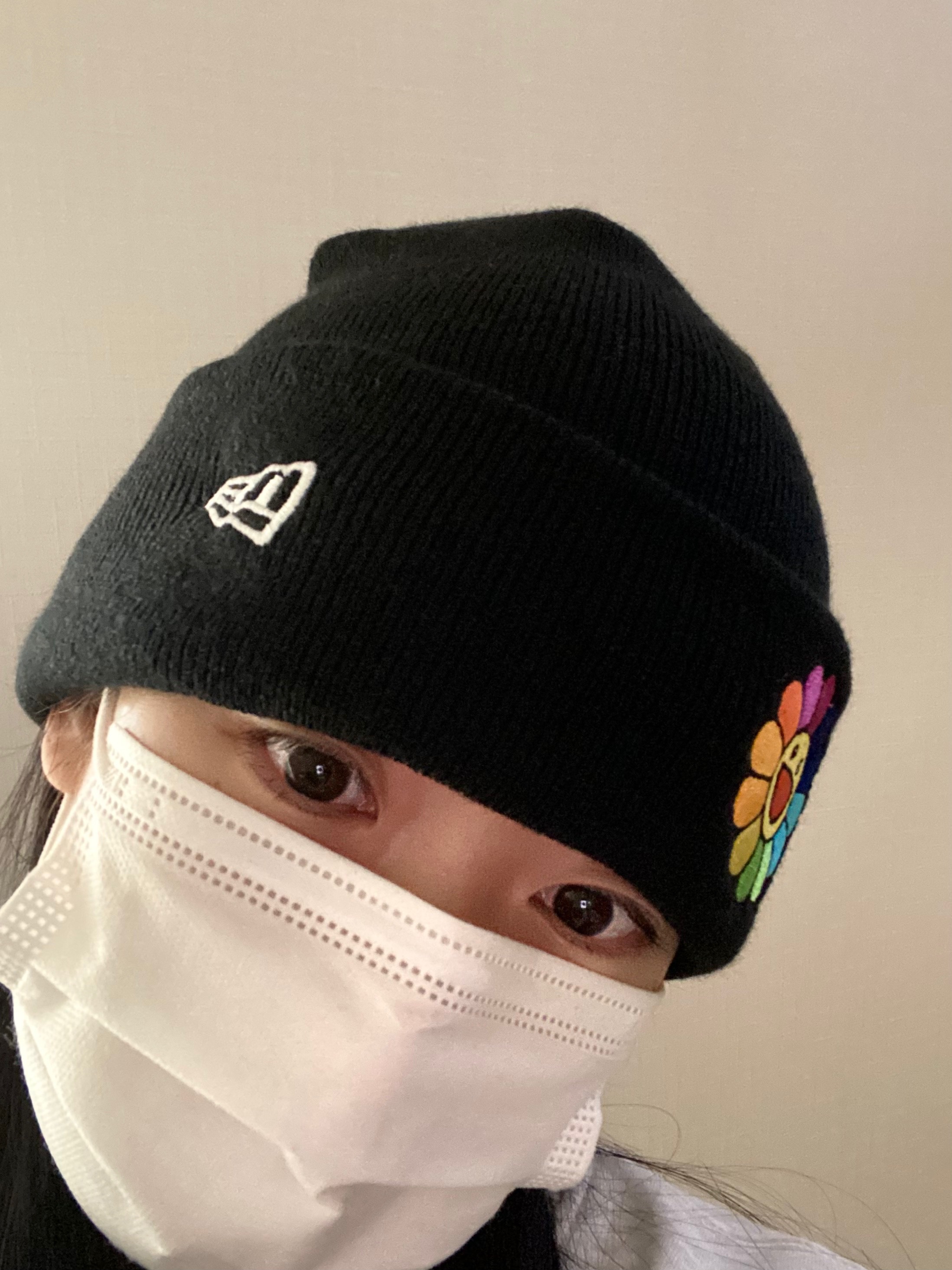 New Era x Murakami Takashi Ohana Beanie Black 착용 스타일 - 1