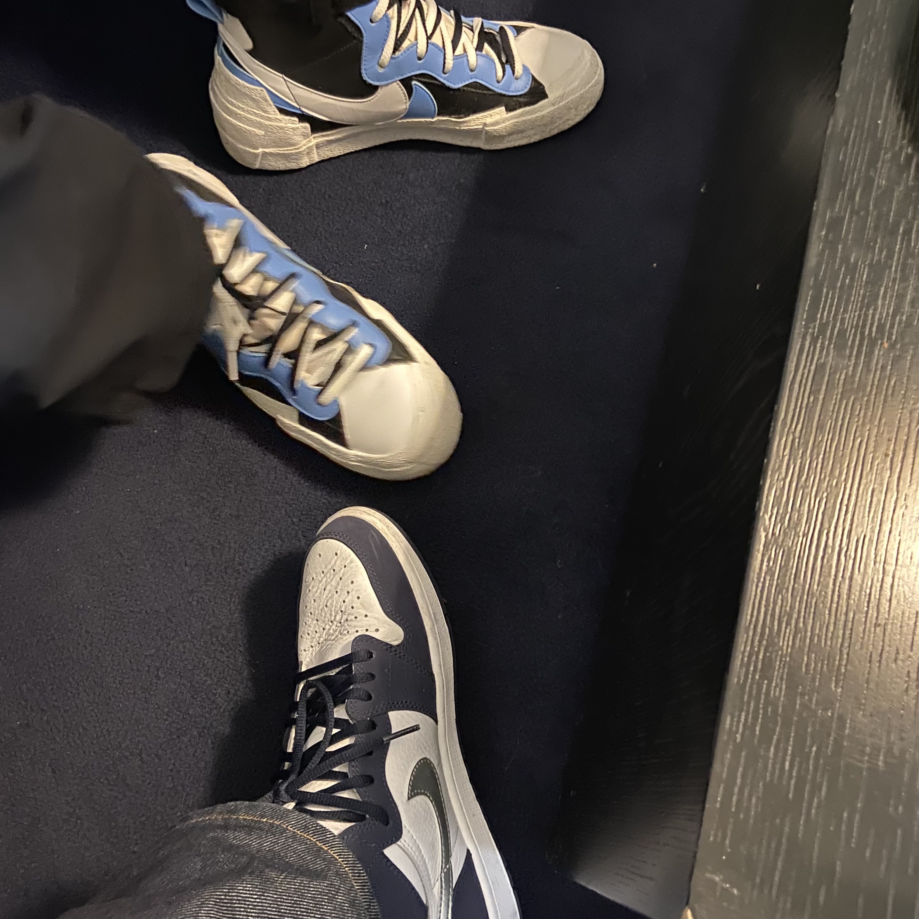 Jordan 1 Retro High OG CO.JP Midnight Navy, Nike x Sacai Blazer Mid White Black Legend Blue 착용 스타일