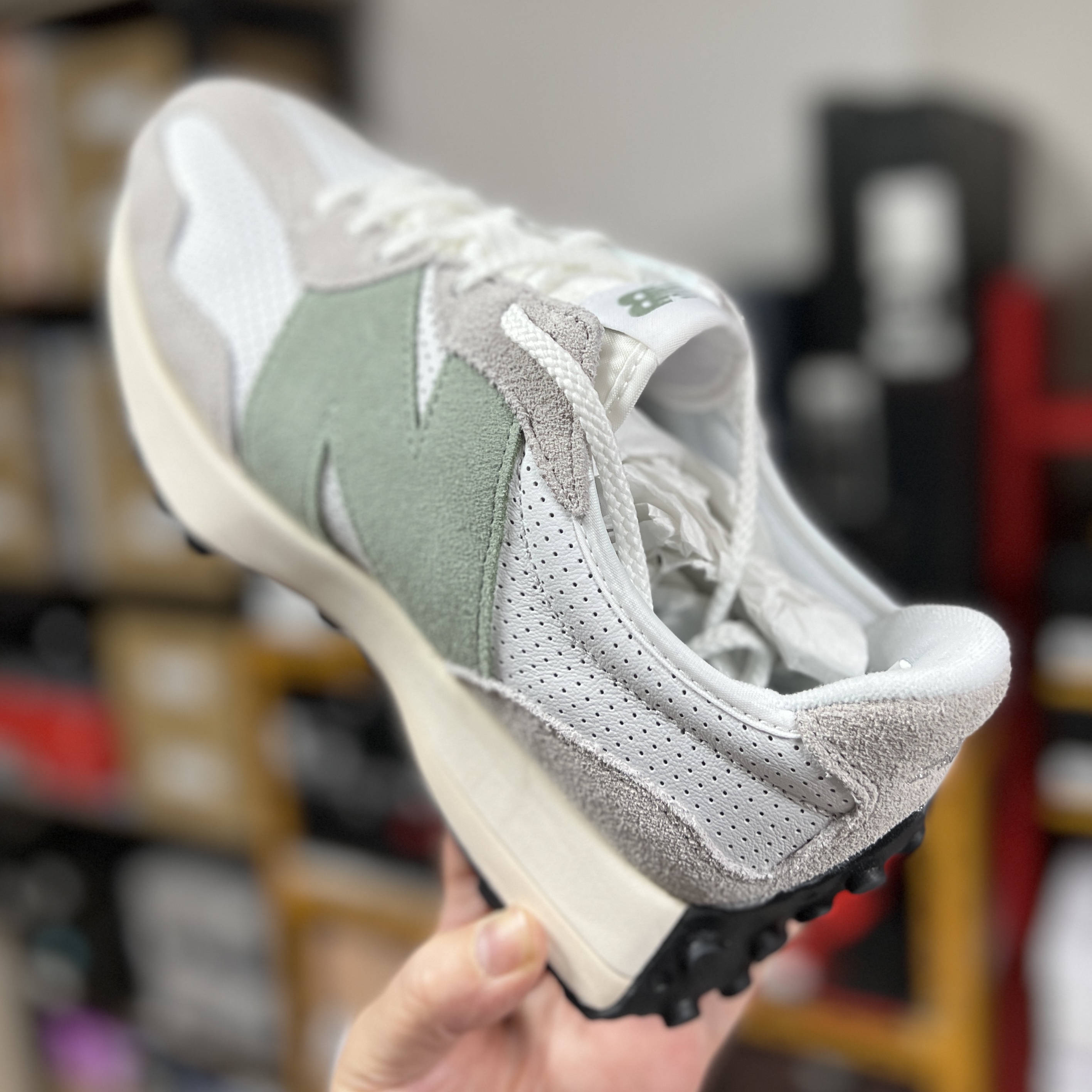 (W) New Balance 327 Grey Green - JD Sports Exclusive 착용 스타일 - 2