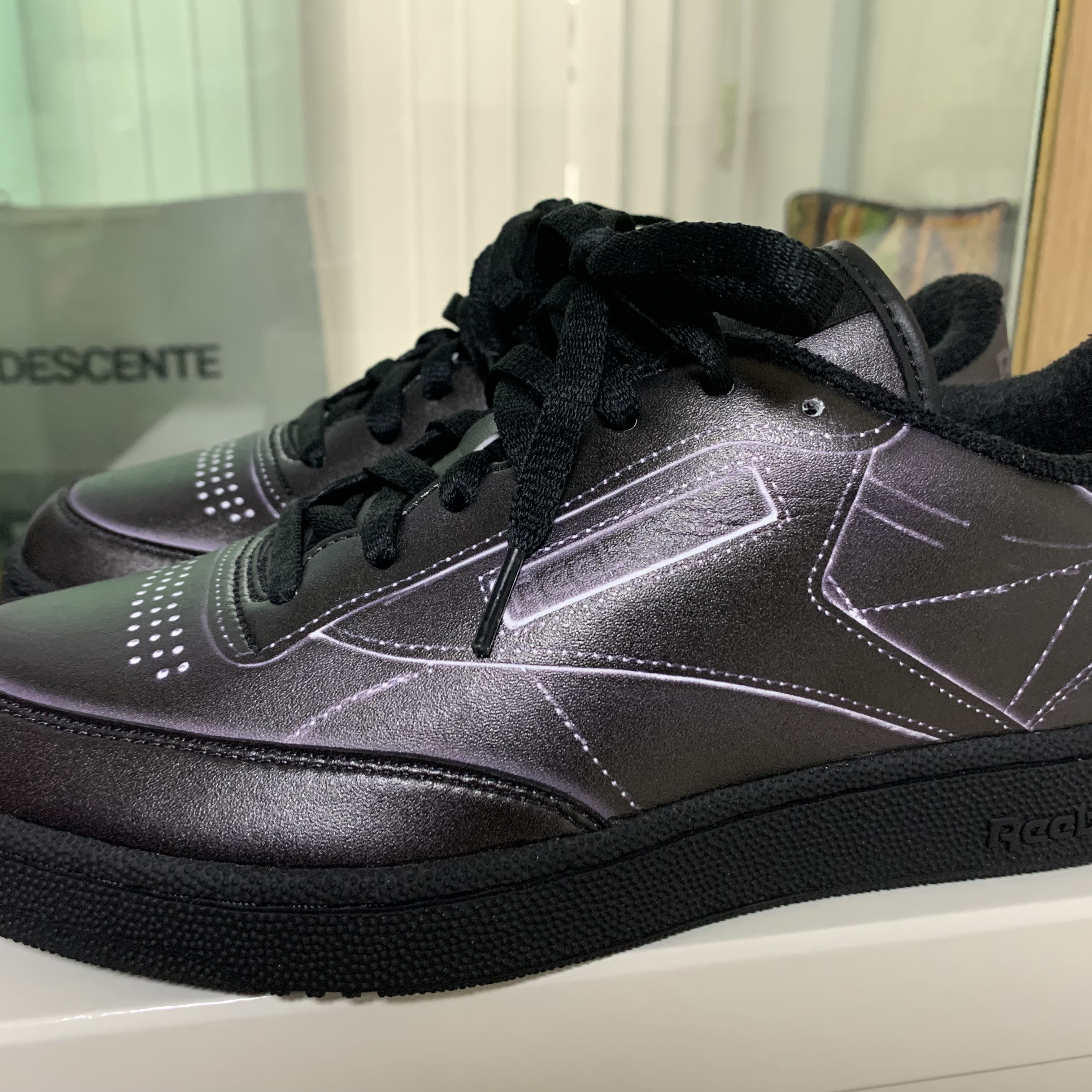 Reebok x Maison Margiela Club C TL Black 착용 스타일 - 3