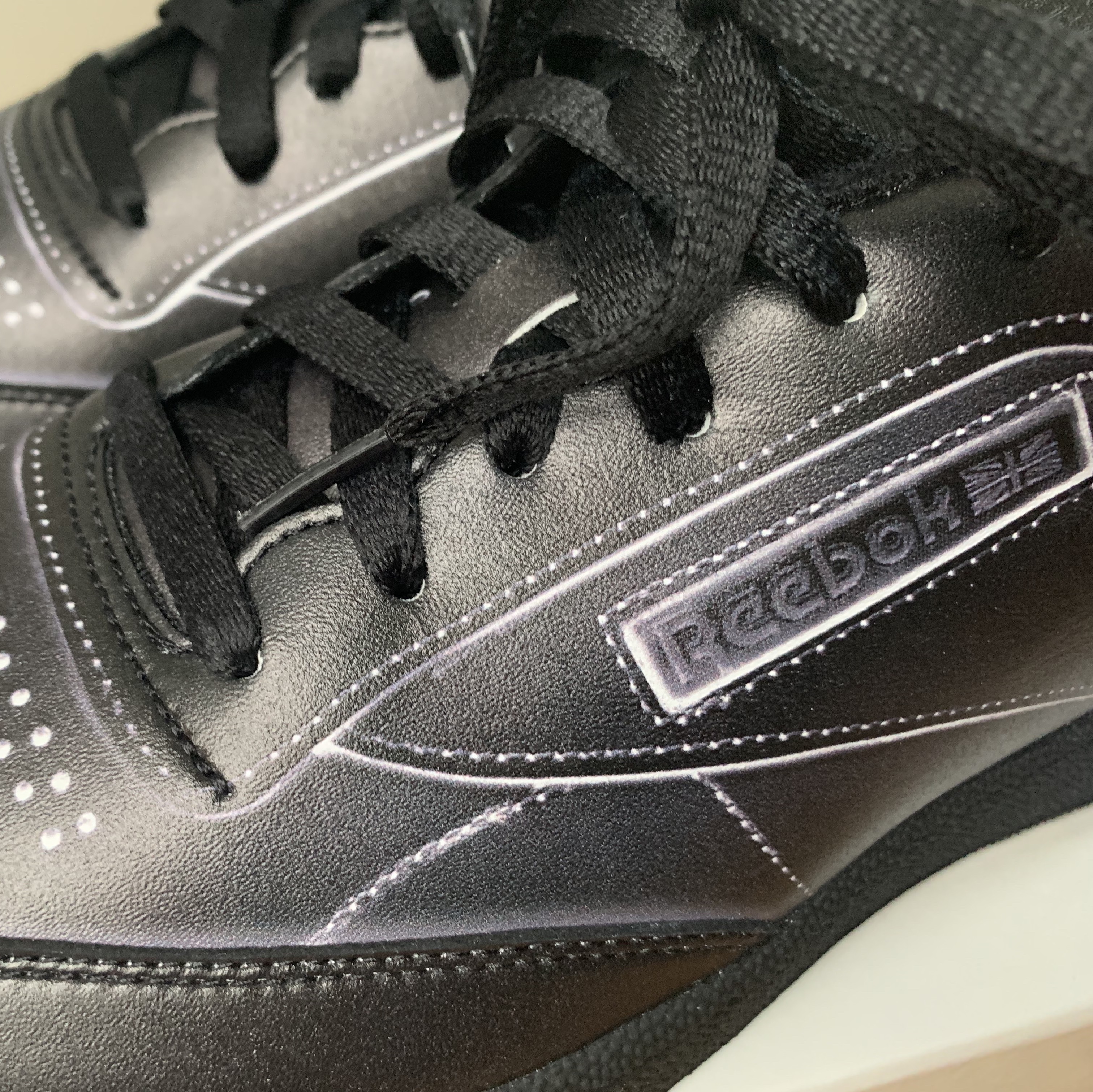 Reebok x Maison Margiela Club C TL Black 착용 스타일 - 4