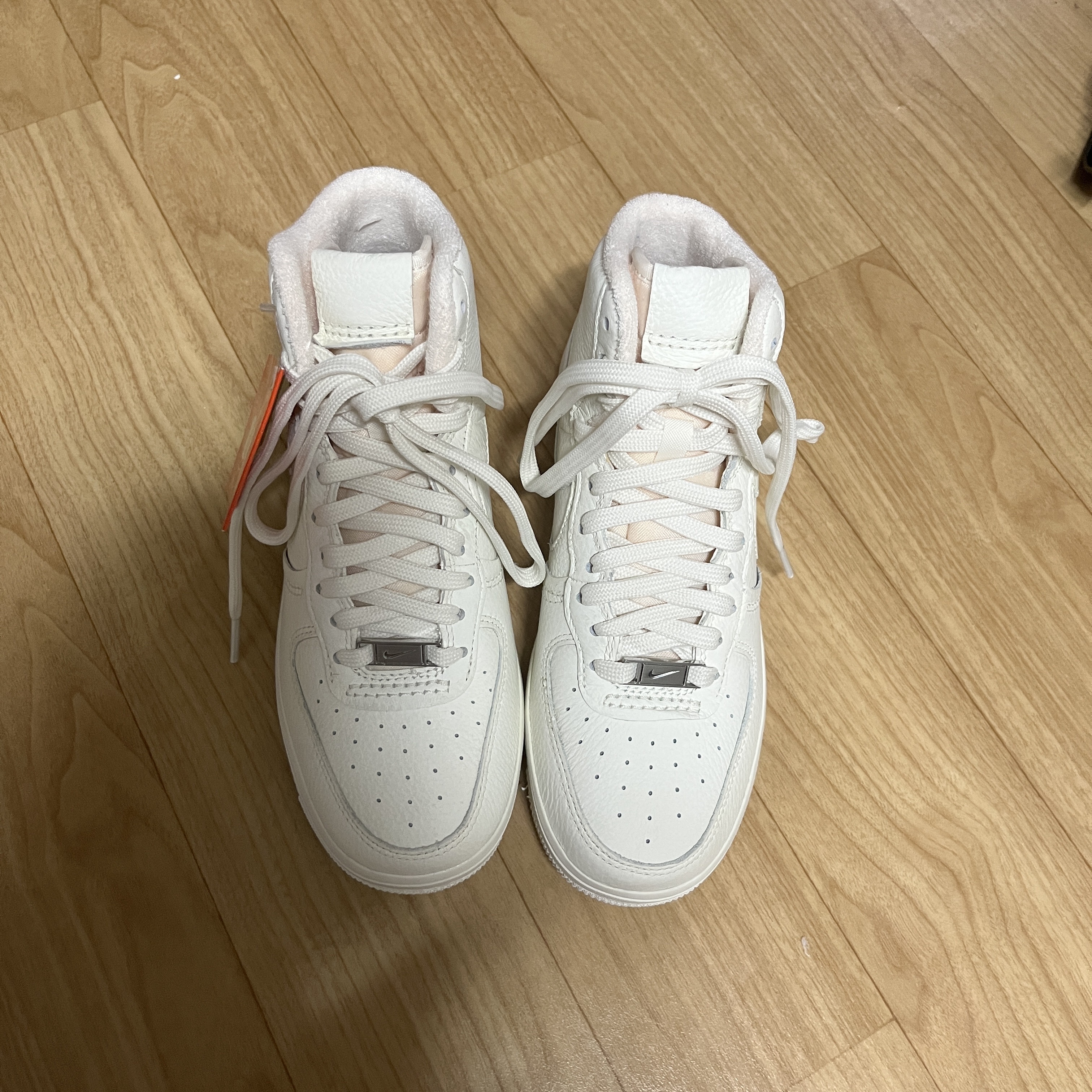 (W) Nike Air Force 1 High Sculpt Sail 착용 스타일 - 1