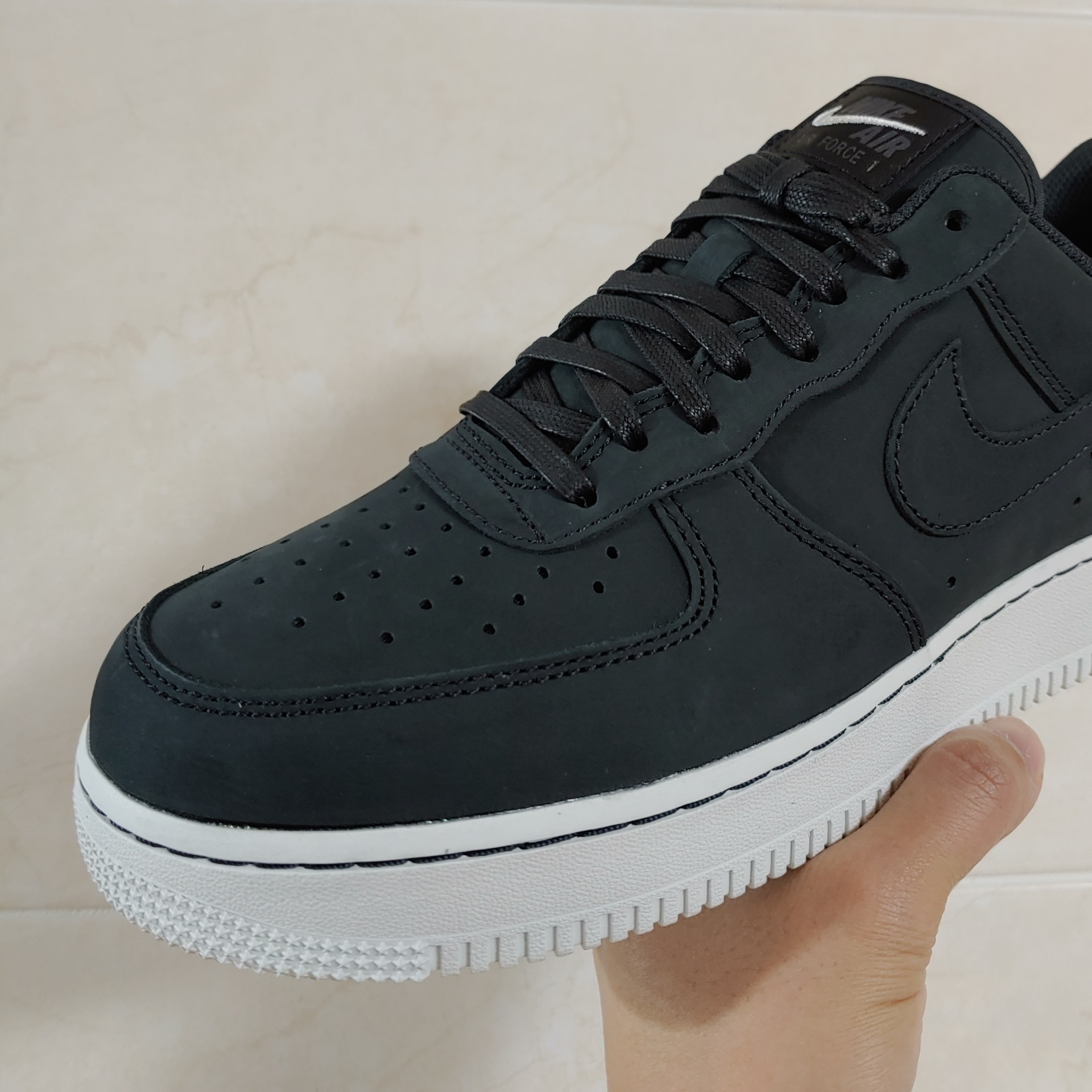 Nike Air Force 1 '07 LX Off Noir 착용 스타일