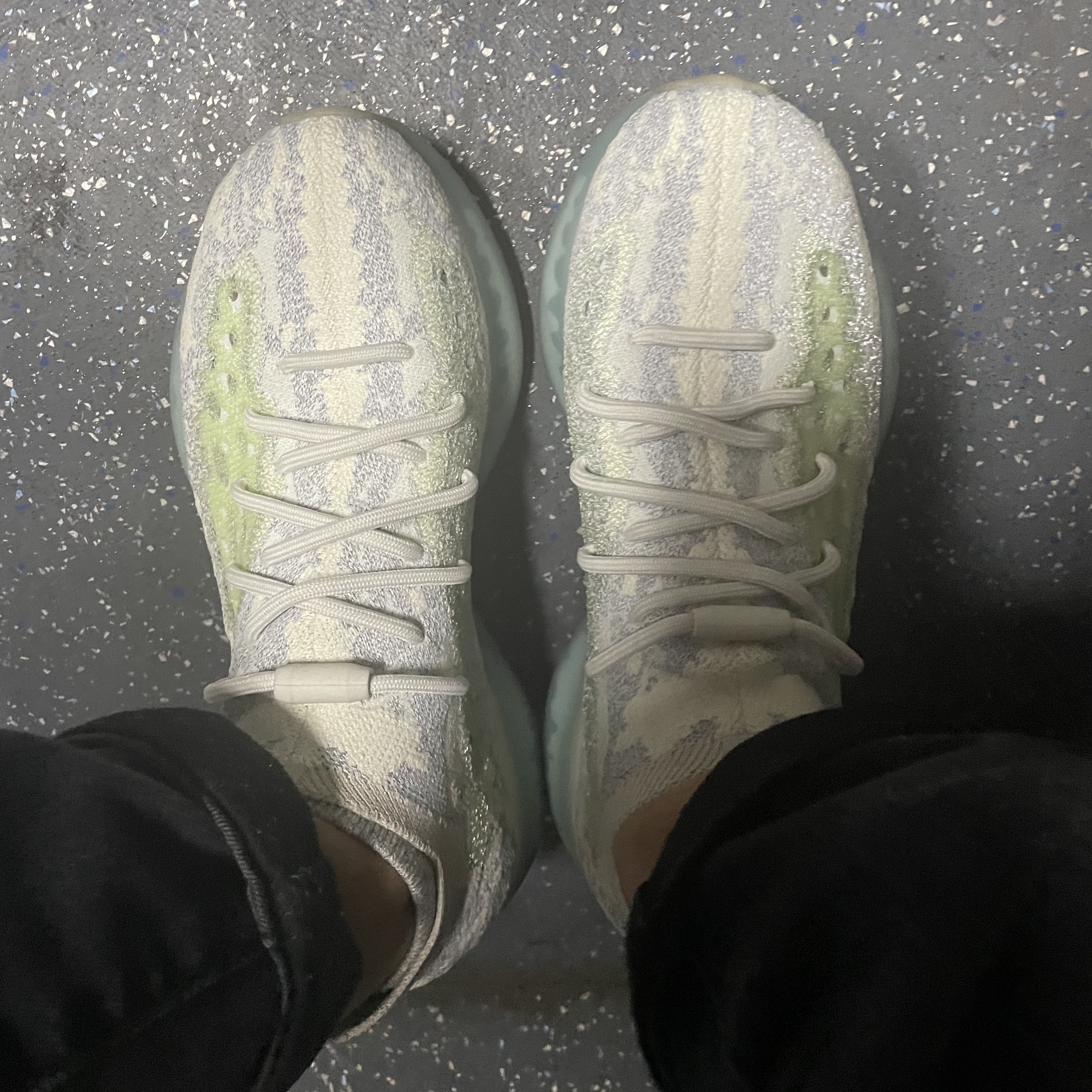 Adidas Yeezy Boost 380 Alien Blue - Reflective 착용 스타일