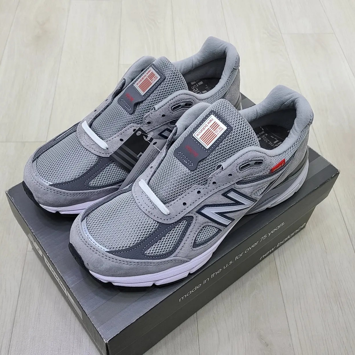 New Balance 990vs4 Made in USA Grey 착용 스타일 - 2