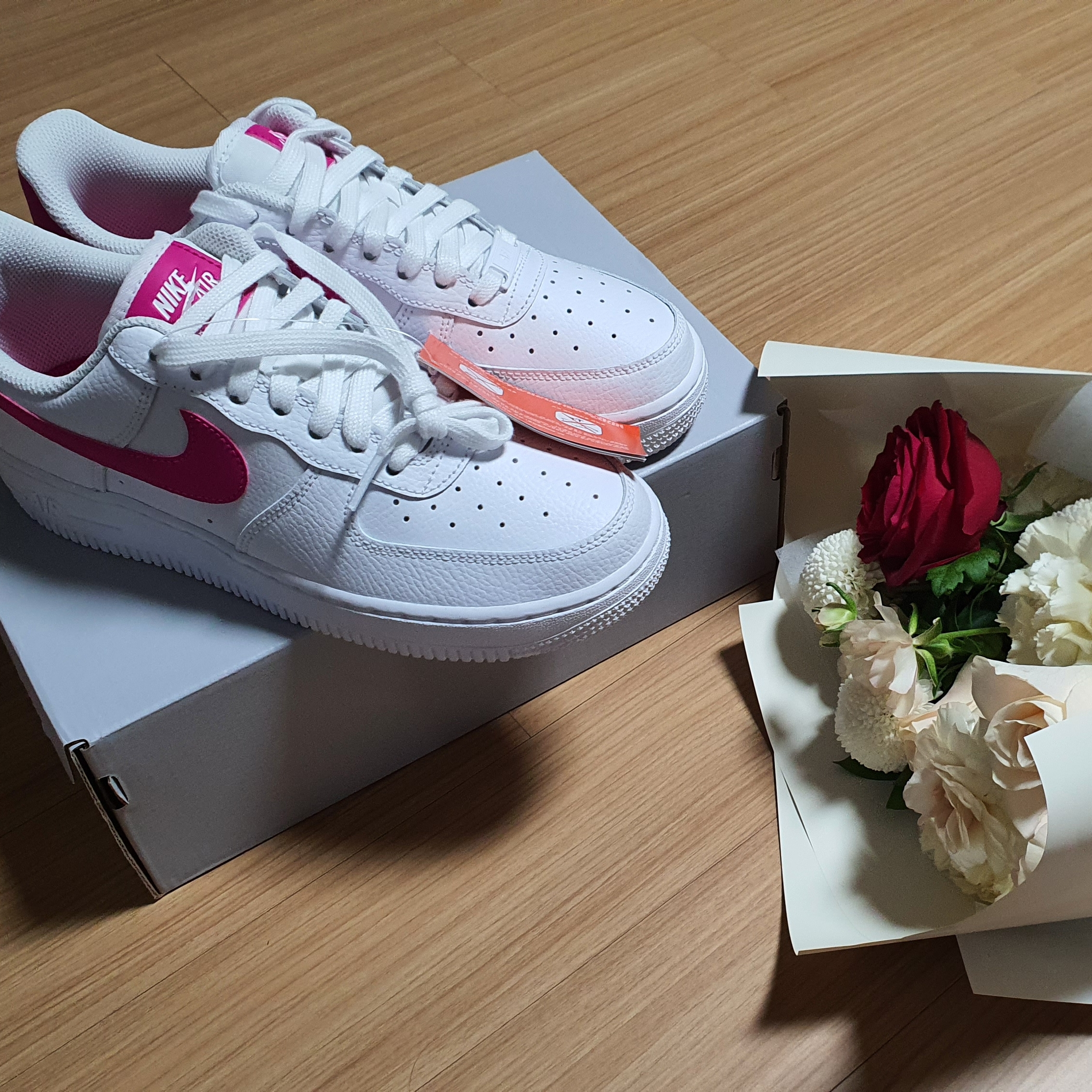 (W) Nike Air Force 1 '07 White Pink Prime 착용 스타일 - 2