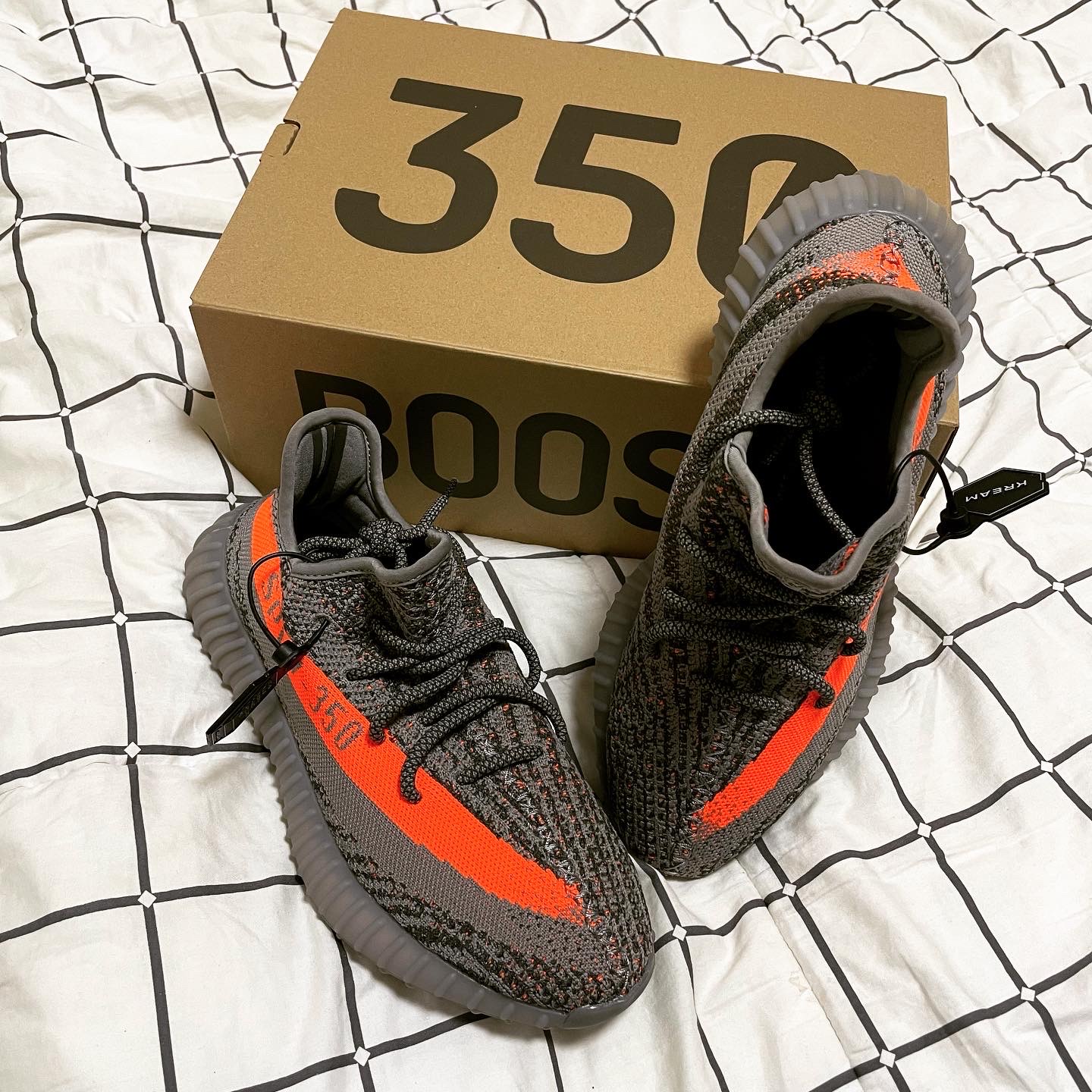 Adidas Yeezy Boost 350 V2 Beluga - Reflective 착용 스타일 - 2