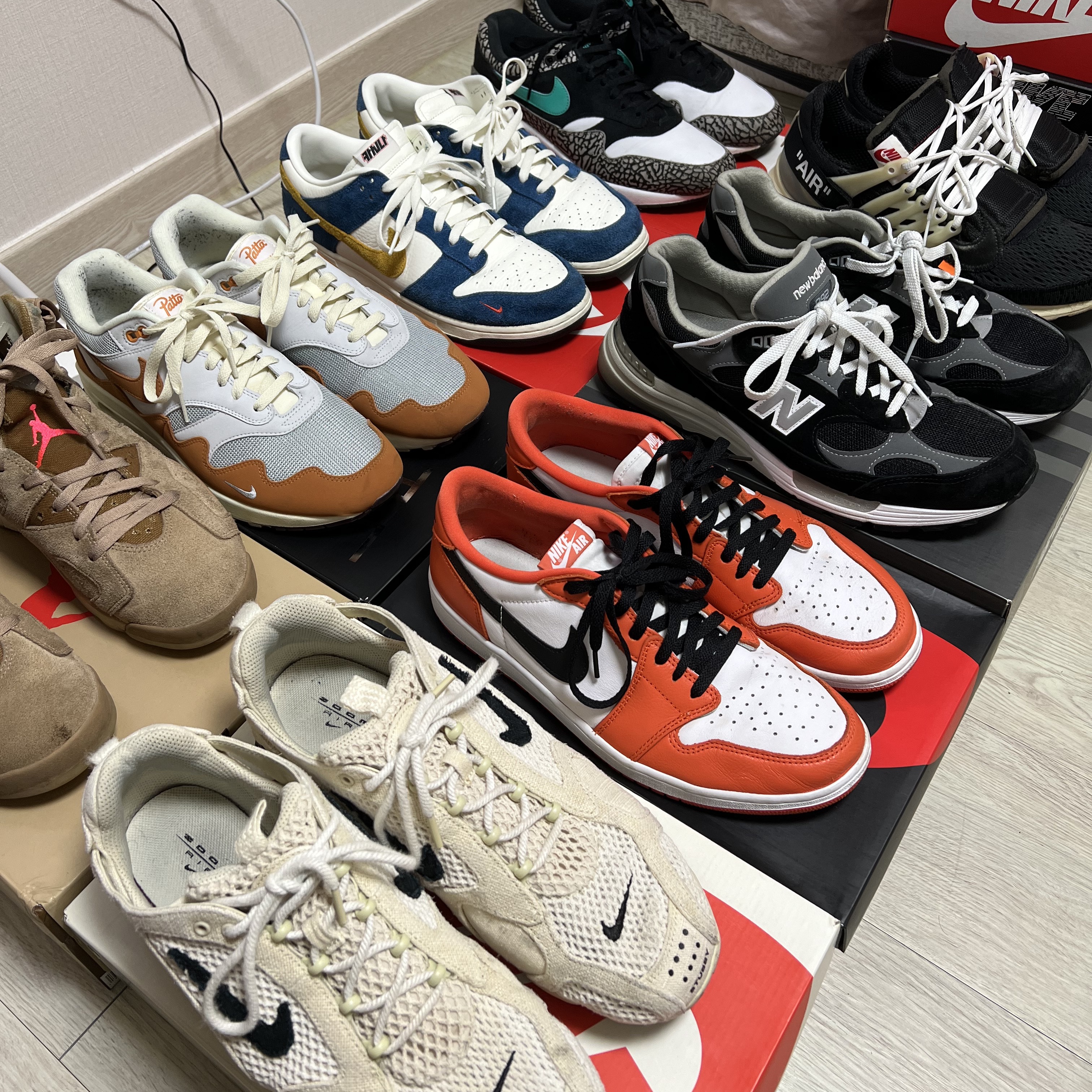 Nike x Patta Air Max 1 Monarch, Nike x Kasina Dunk Low 80's Bus 착용 스타일