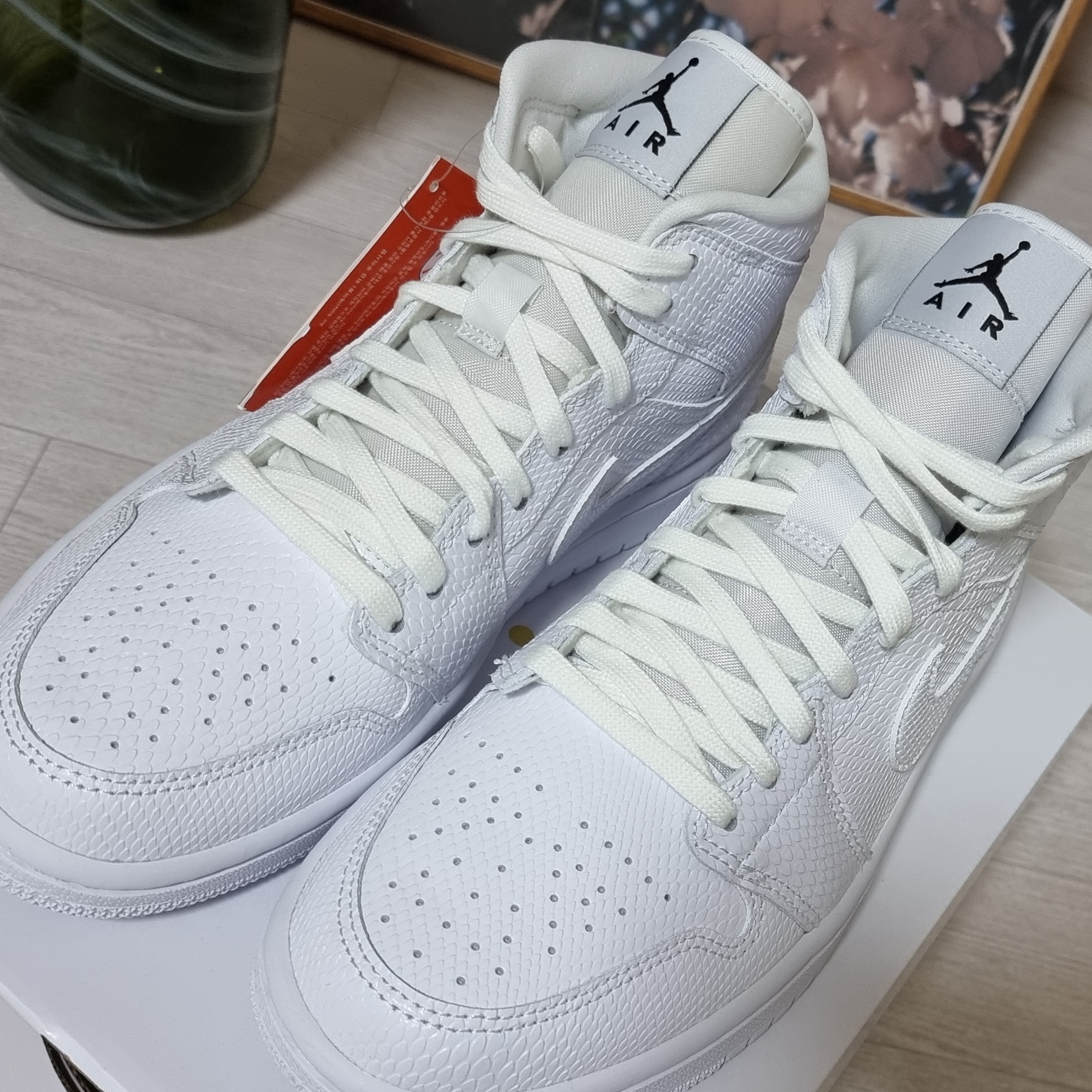 (W) Jordan 1 Mid White Snakeskin 착용 스타일 - 3