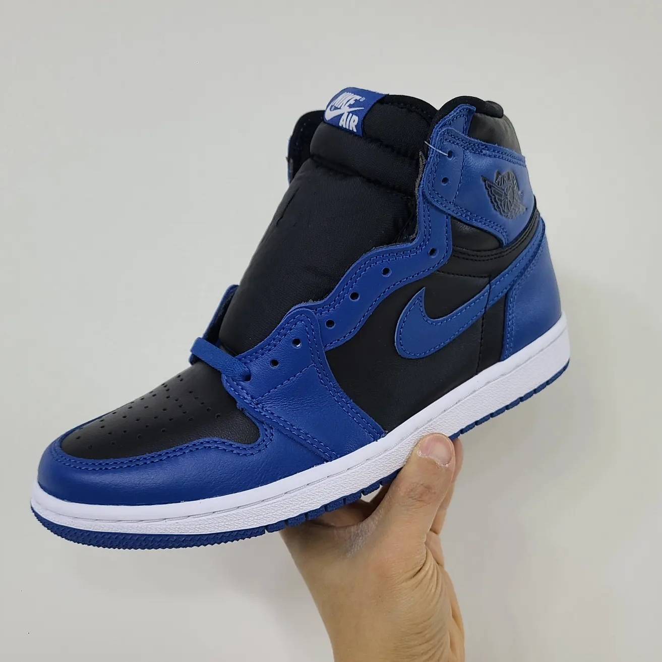 Jordan 1 Retro High OG Dark Marina Blue 착용 스타일 - 1