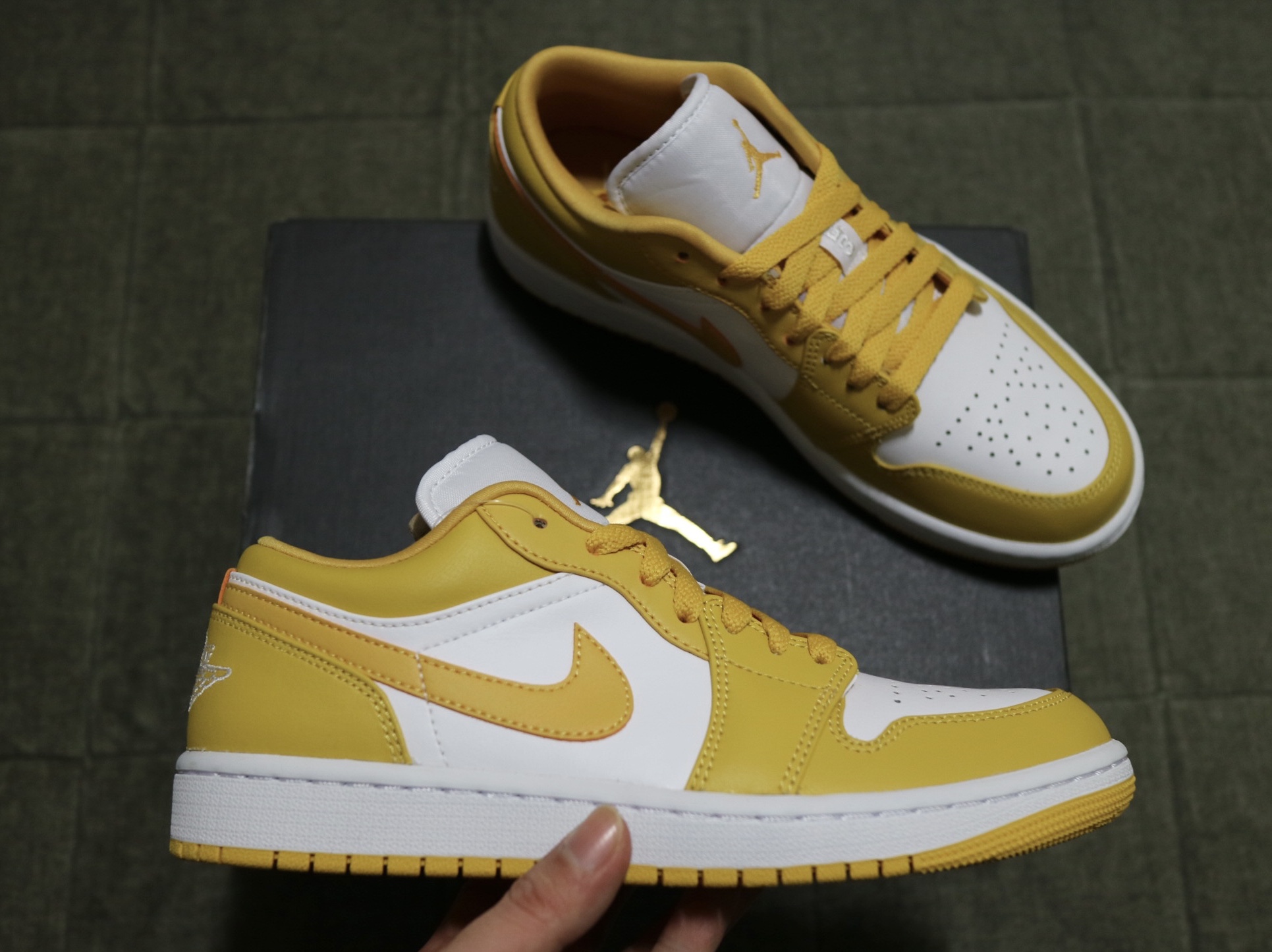 Jordan 1 Low Pollen 착용 스타일 - 1