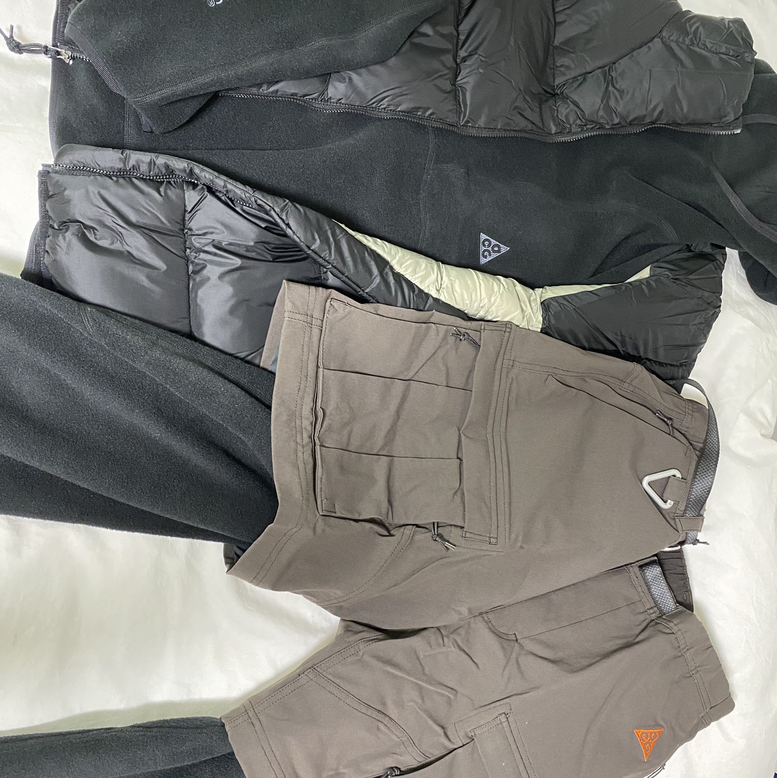 Nike NRG ACG Smith Summit Cargo Pants Ironstone - Asia, Nike ACG Polartec Wolf Tree Pants Off Noir Black - Asia 착용 스타일 - 1