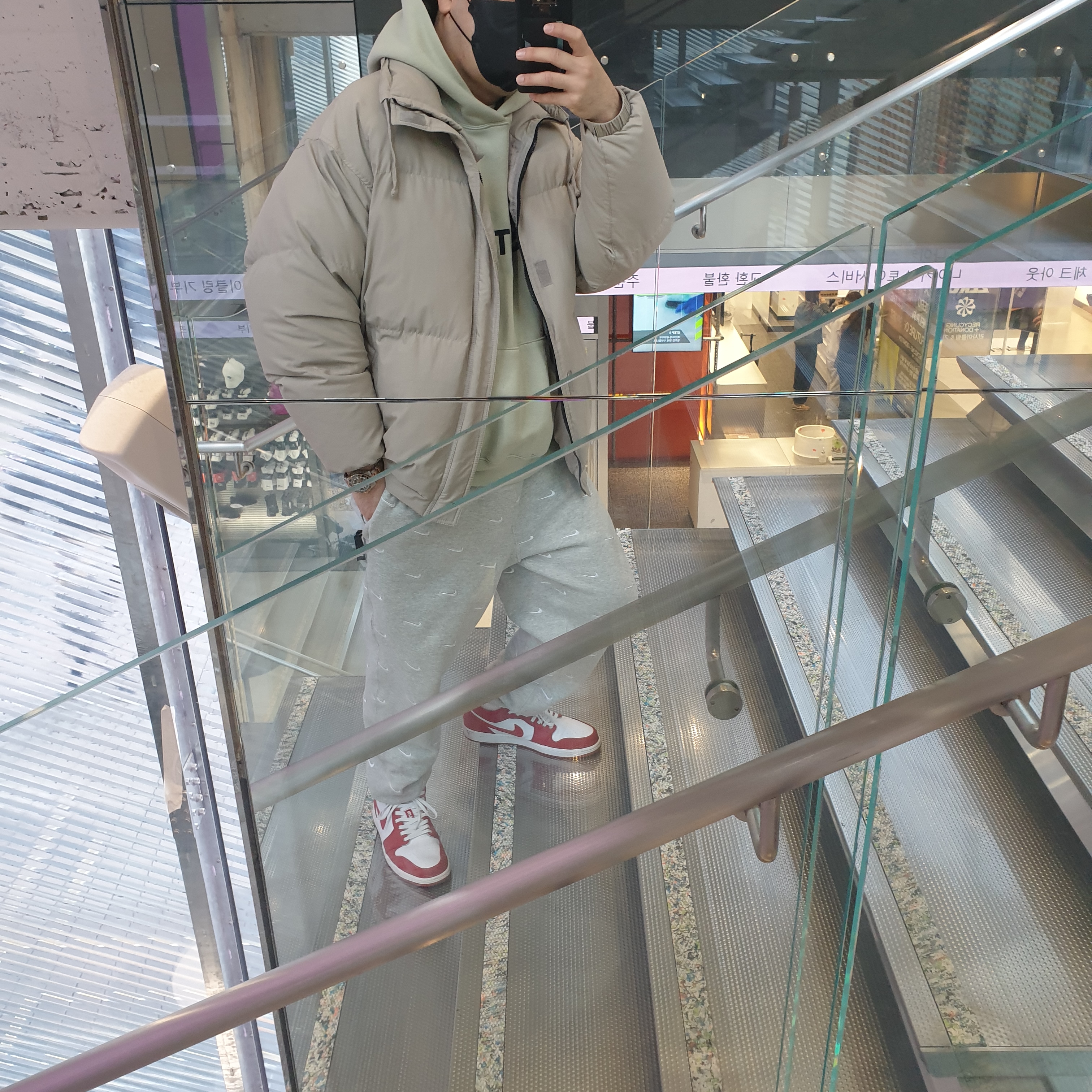 Jordan 1 Low Gym Red White, Nike NRG Swoosh Logo Pants Grey Heather 착용 스타일 - 2