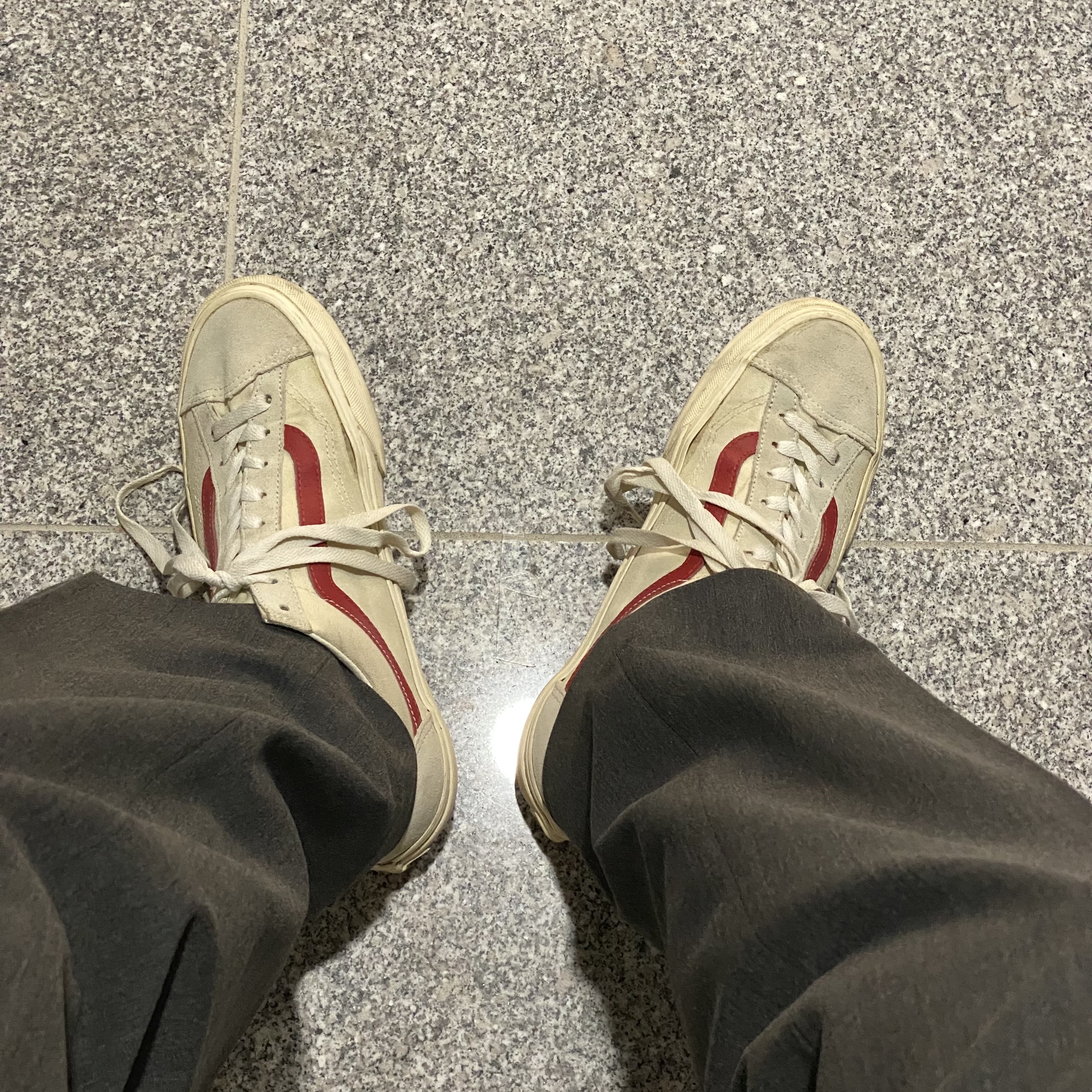 Vans Style 36 Marshmallow Racing Red 착용 스타일