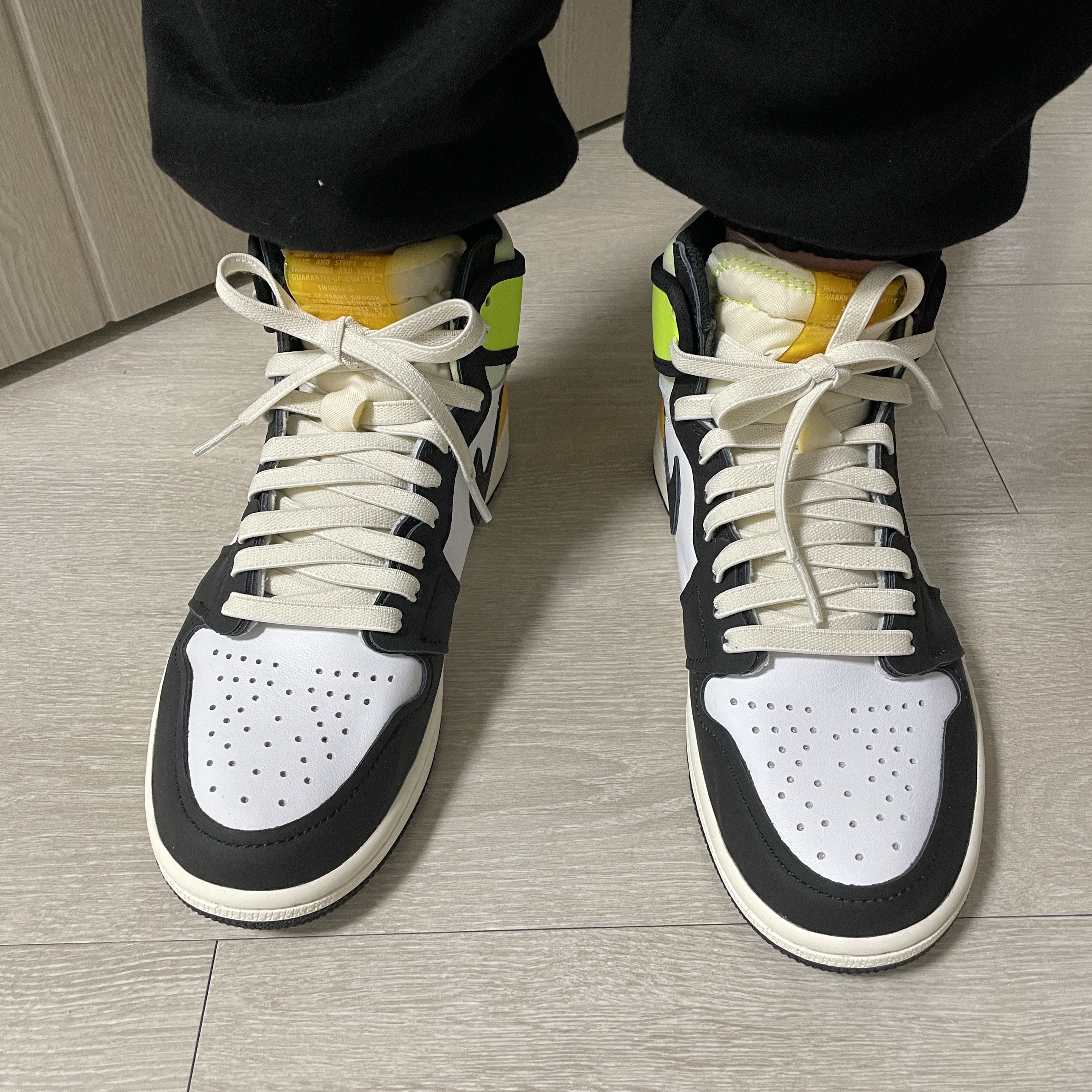 Jordan 1 Retro High OG Volt Gold, (GS) Jordan 1 Retro High OG Volt Gold 착용 스타일 - 2