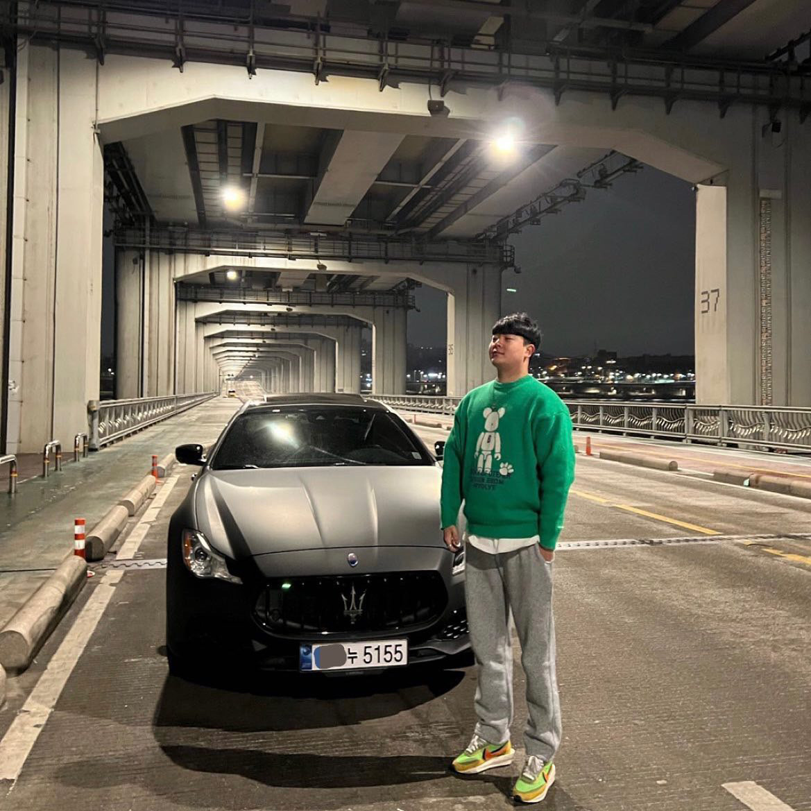 Nike x Sacai LDWaffle Green Multi 착용 스타일 - 1