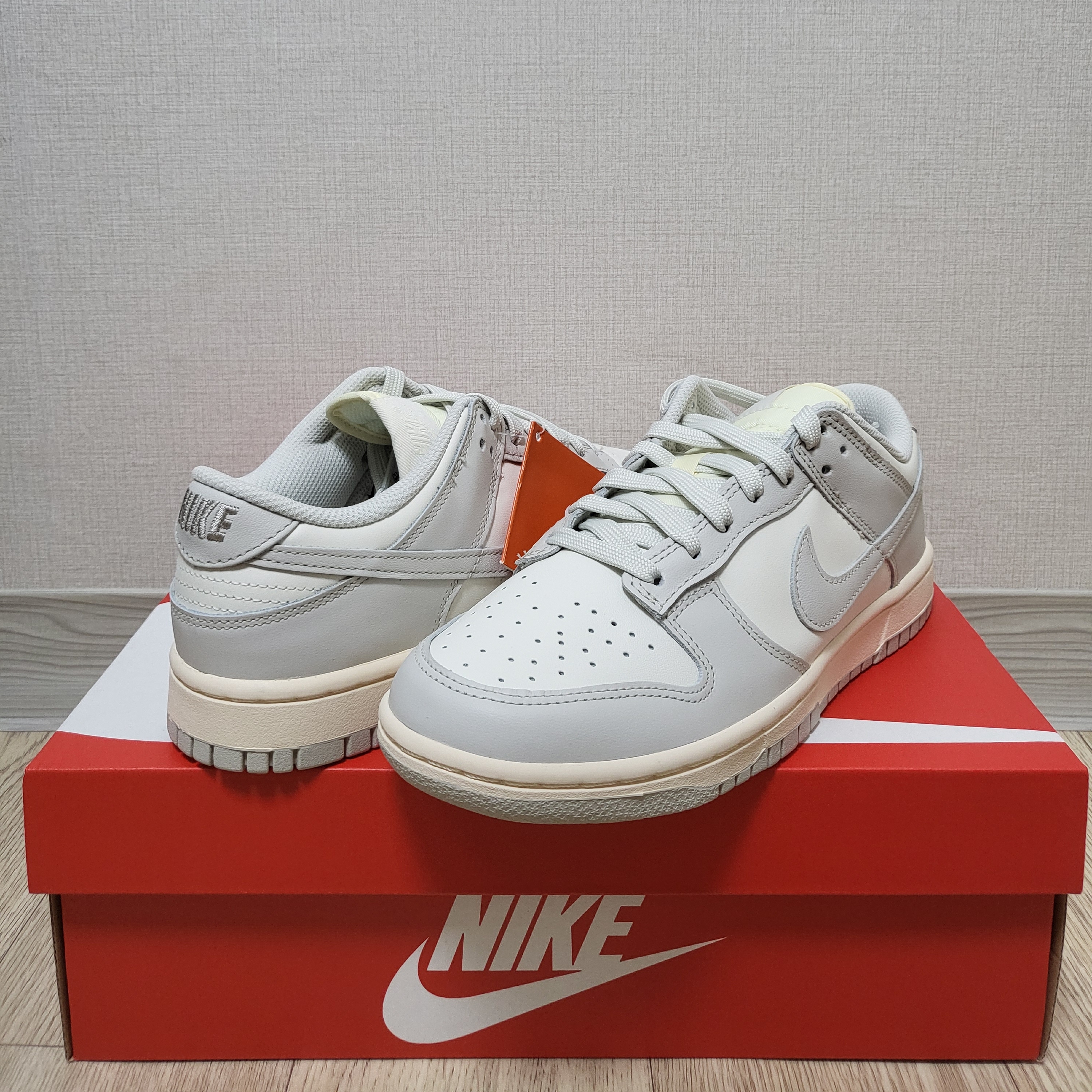 (W) Nike Dunk Low Light Bone 착용 스타일 - 3