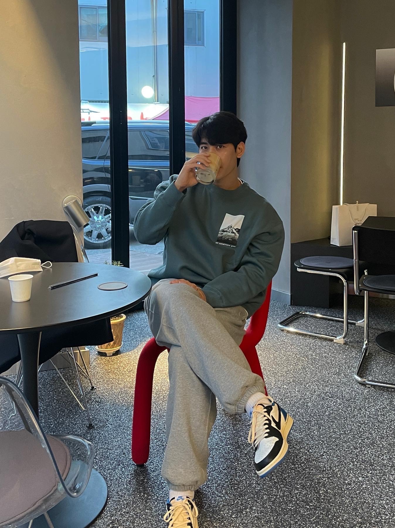 Nike ACG Therma-Fit Fleece Graphic Sweatshirt Mineral Slate - Asia, (W) Nike NRG Solo Swoosh Fleece Pants Dark Grey Heather - US/EU 착용 스타일 - 2
