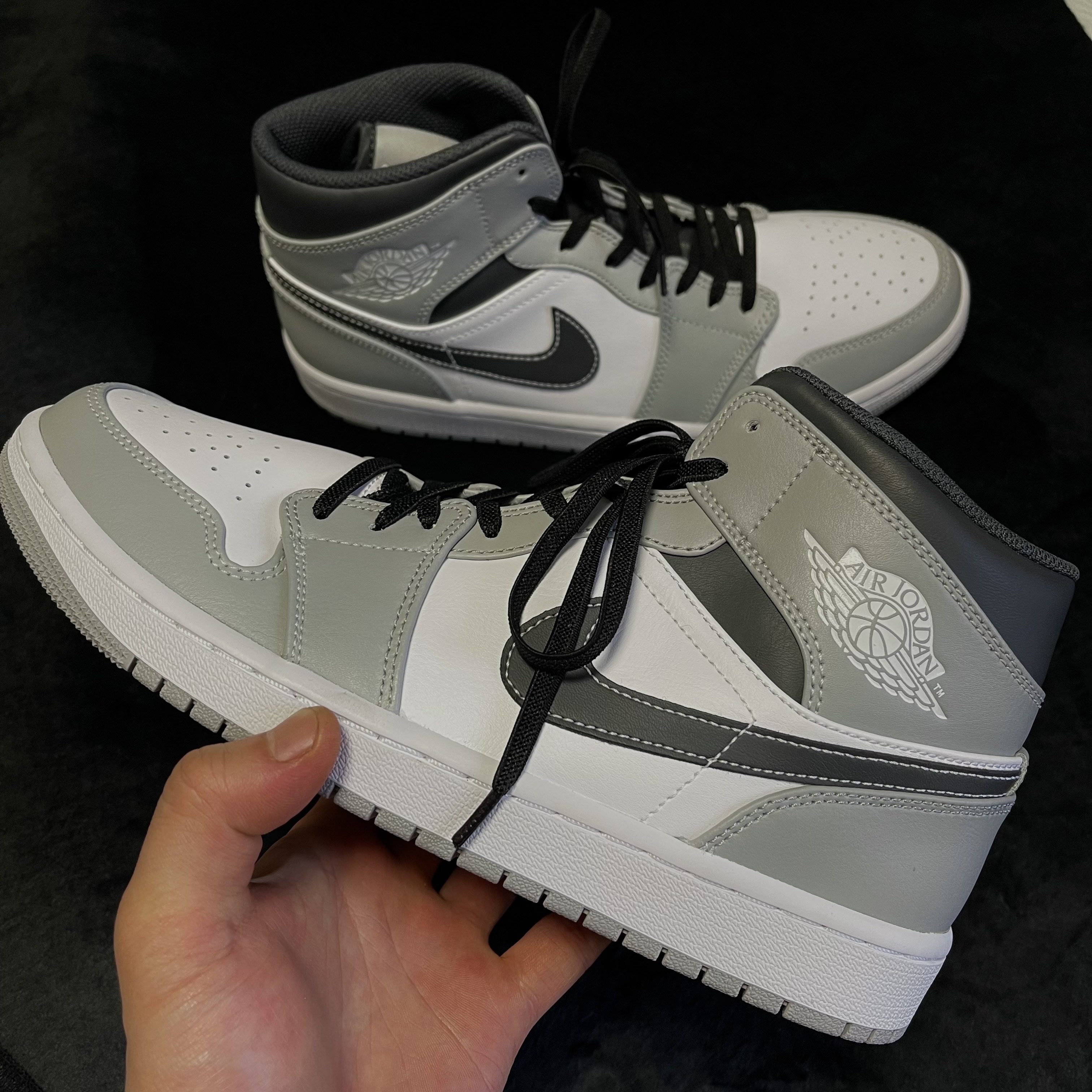 Jordan 1 Mid Light Smoke Grey Anthracite 착용 스타일