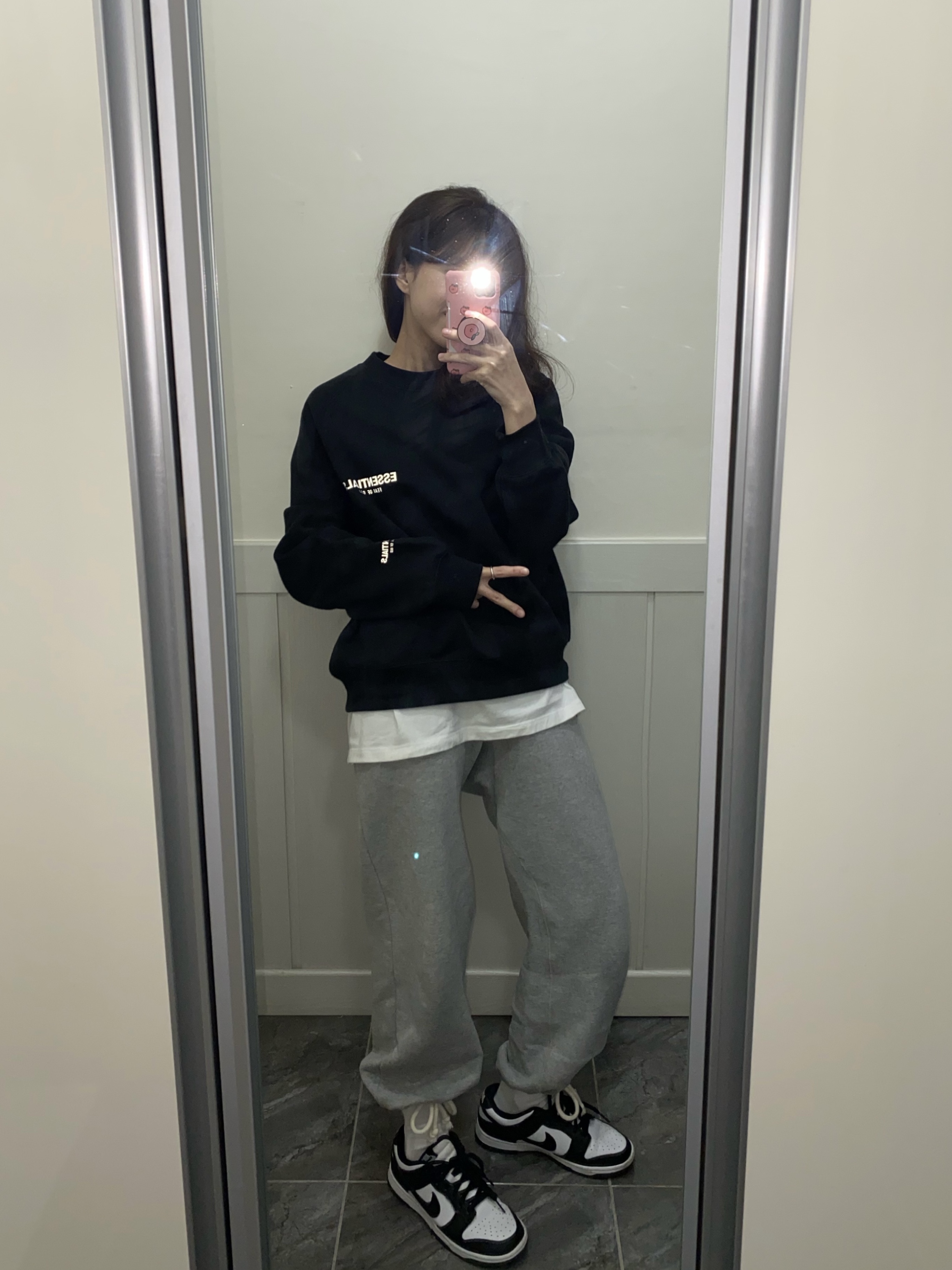 Essentials The Core Collection Pullover Crewneck Black, Nike Dunk Low Retro Black 착용 스타일