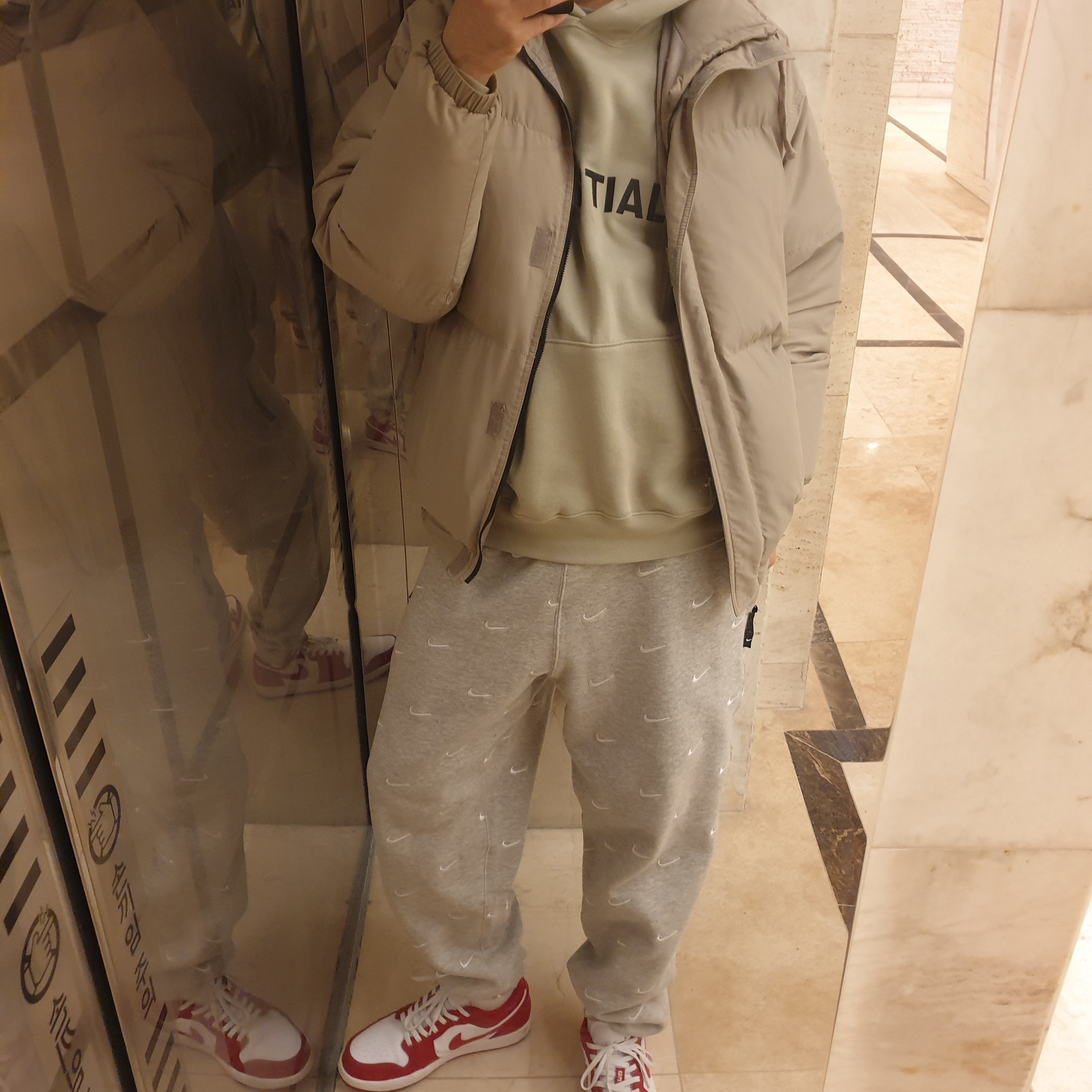 Jordan 1 Low Gym Red White, Nike NRG Swoosh Logo Pants Grey Heather 착용 스타일 - 1