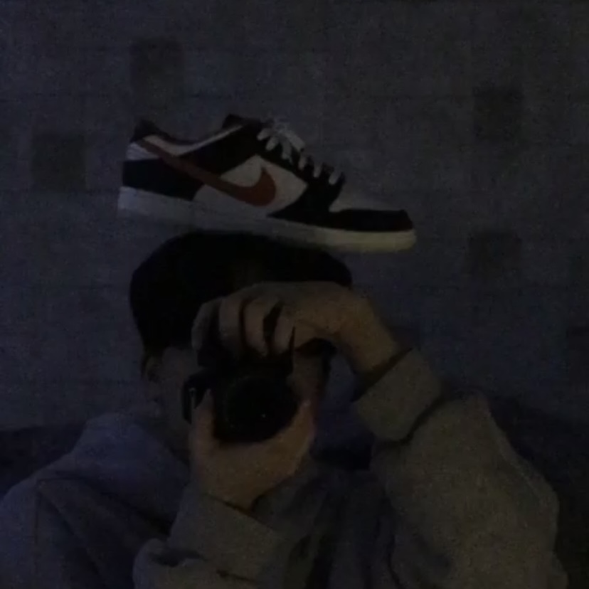 Nike Dunk Low Retro PRM Halloween, Jordan 1 Mid Gym Red Black White 착용 스타일 - 1
