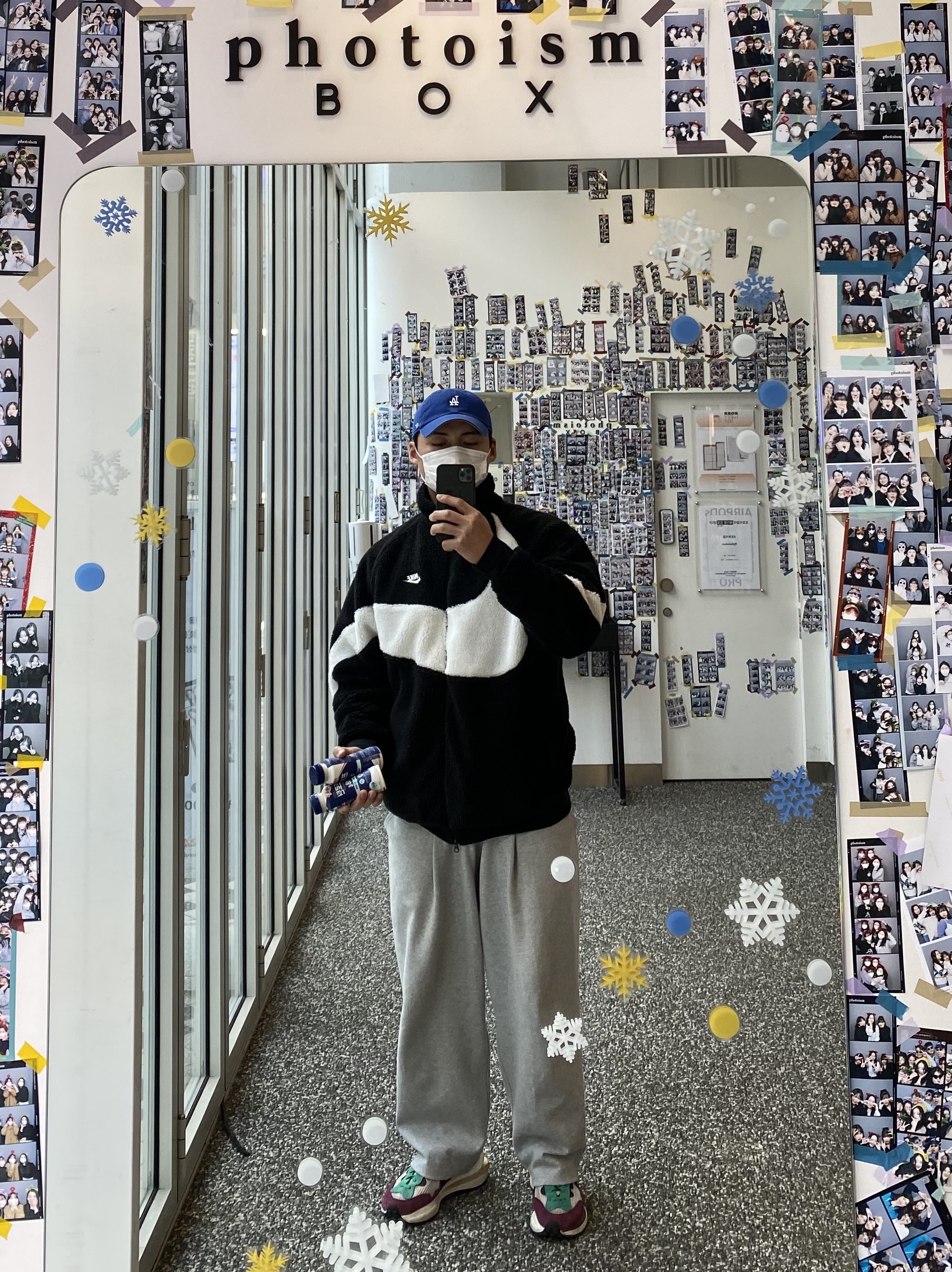 Nike x Sacai VaporWaffle String & Black Villain Red, Nike Big Swoosh Full Zip Jacket Black Sail 착용 스타일