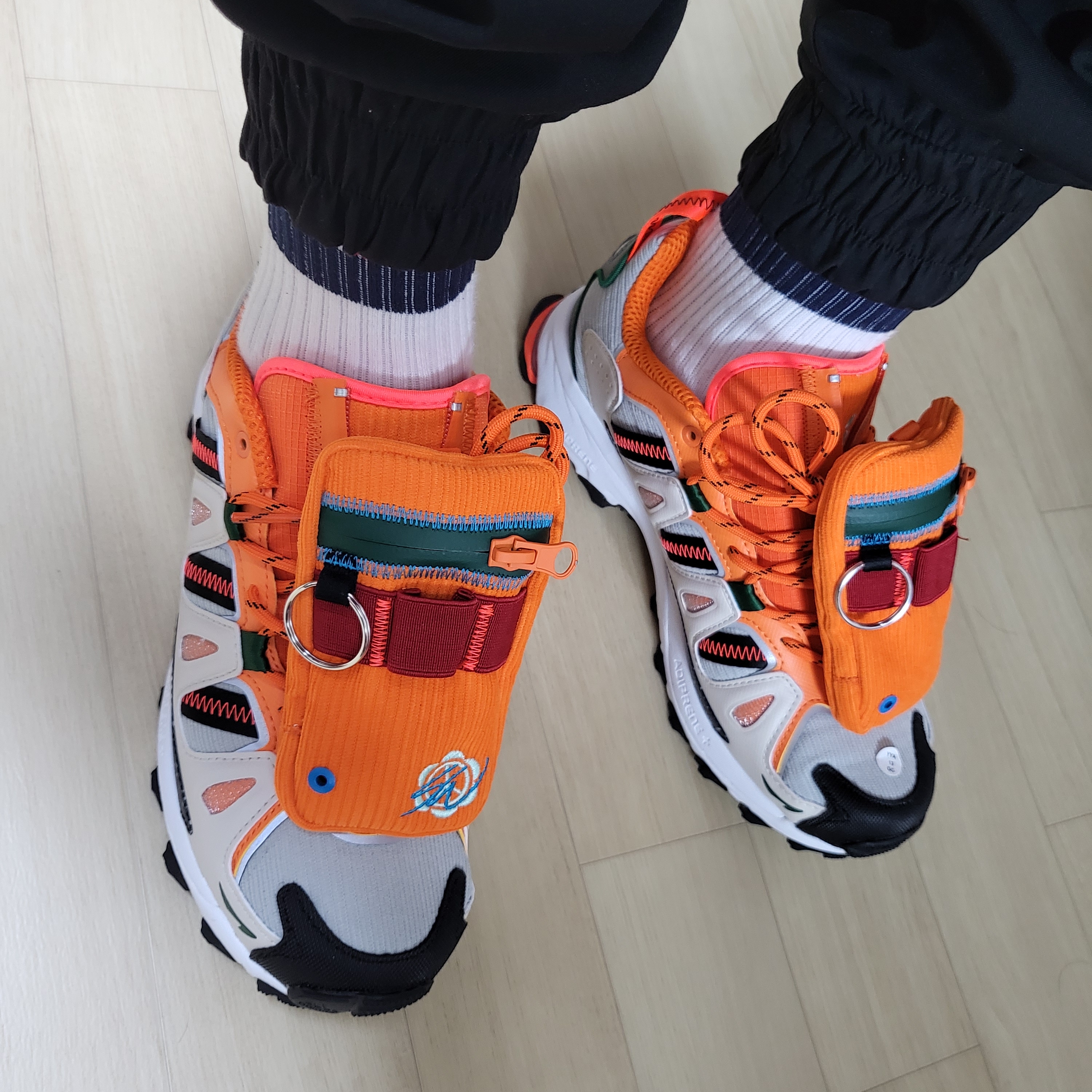 Adidas x Sean Wotherspoon x Atmos Superturf Adventure Stone Power Red 착용 스타일 - 2