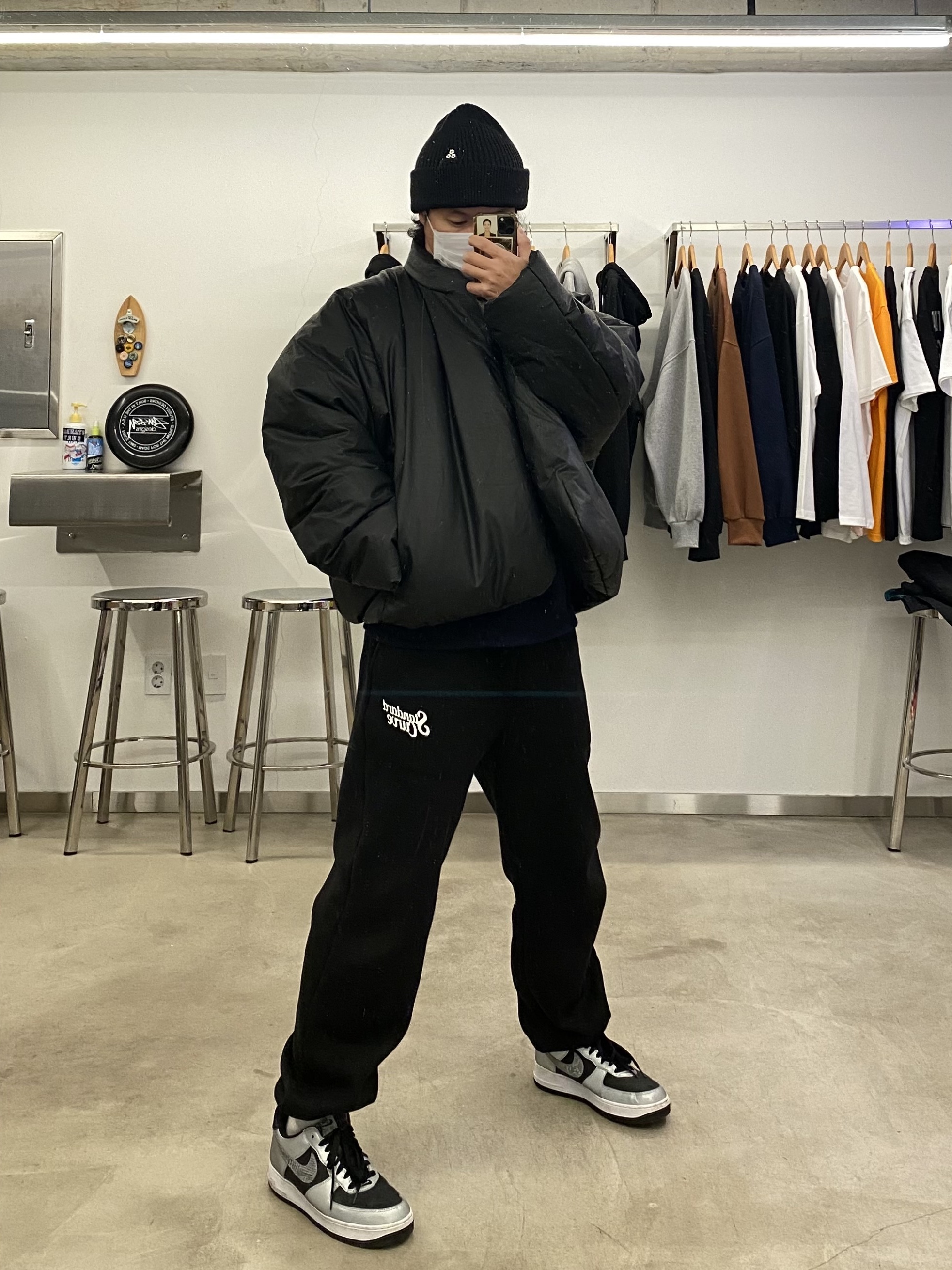 Nike NRG ACG Cuffed Beanie Black, Yeezy Gap Round Jacket Black 착용 스타일