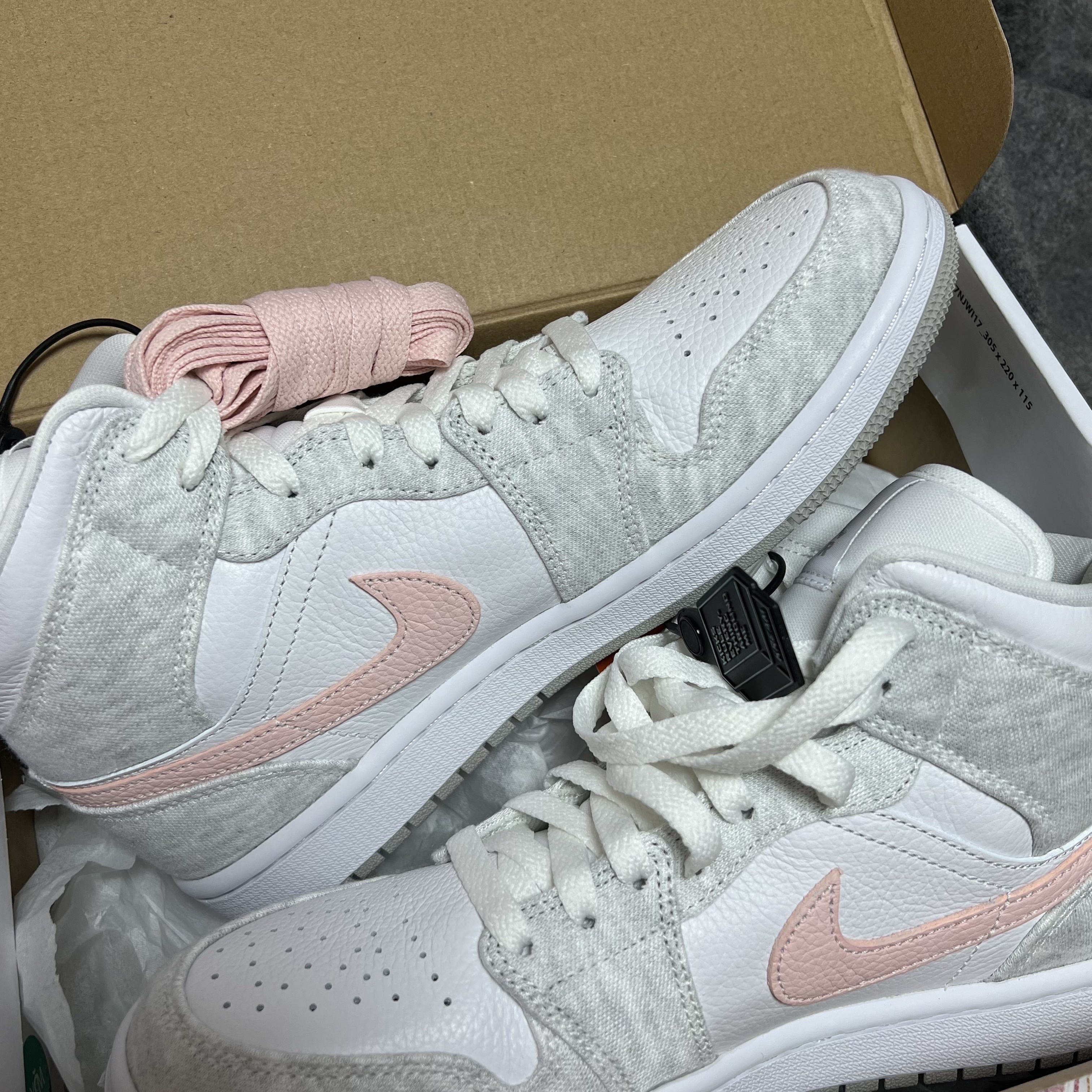 (W) Jordan 1 Mid SE Light Iron Ore 착용 스타일