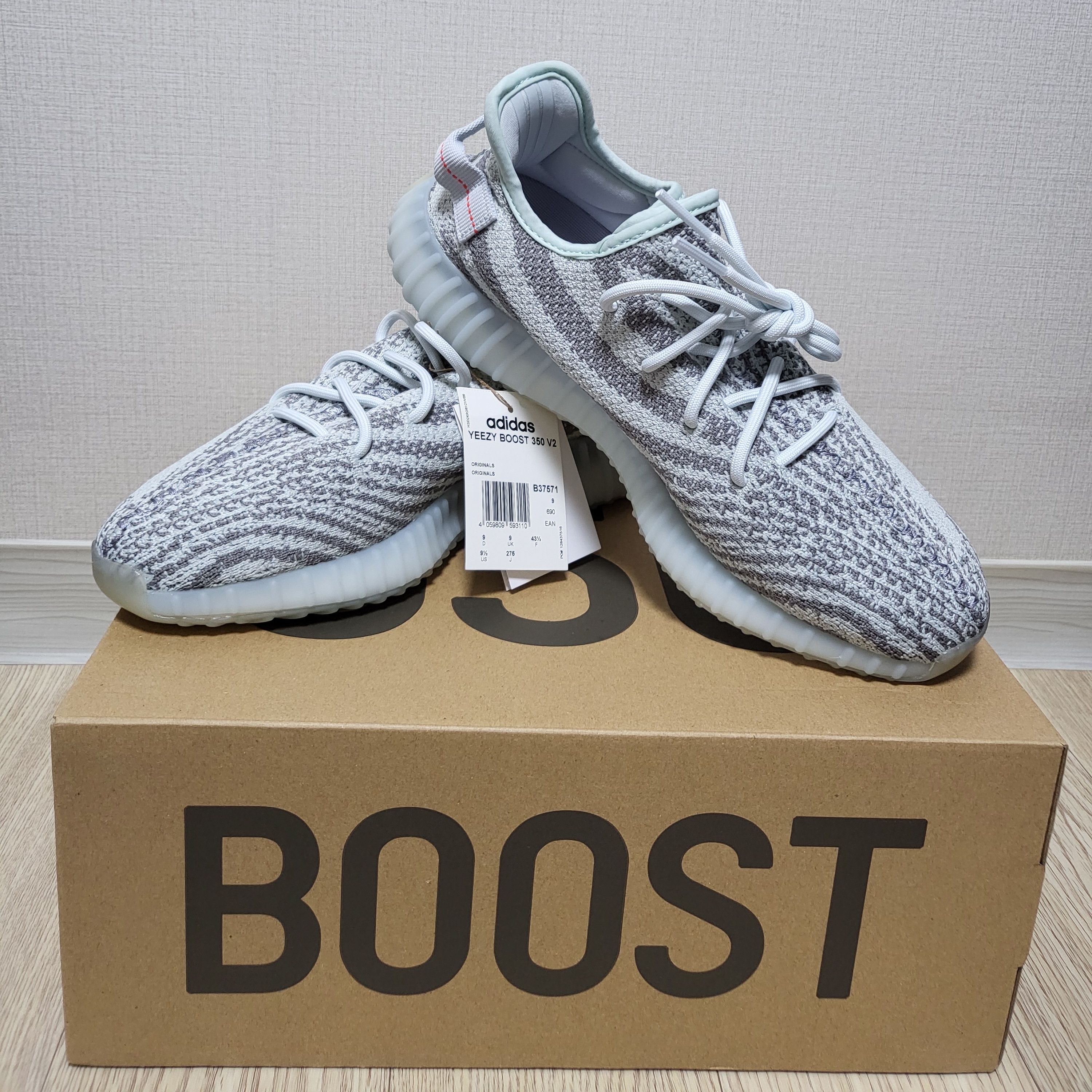 Adidas Yeezy Boost 350 V2 Blue Tint 2017 착용 스타일 - 3