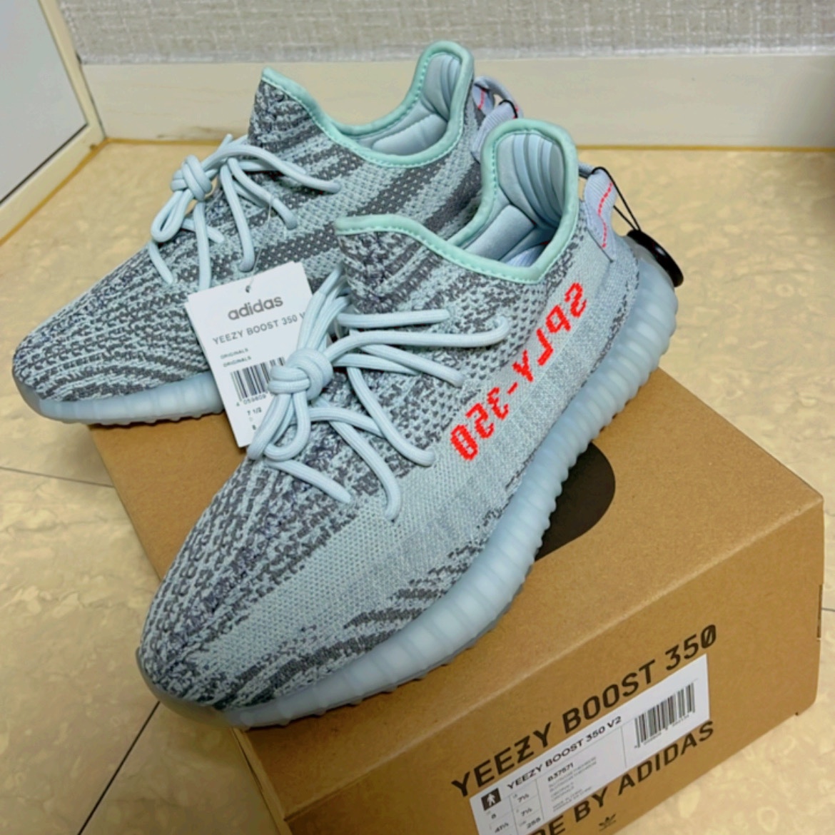 Adidas Yeezy Boost 350 V2 Blue Tint 2017 착용 스타일 - 2