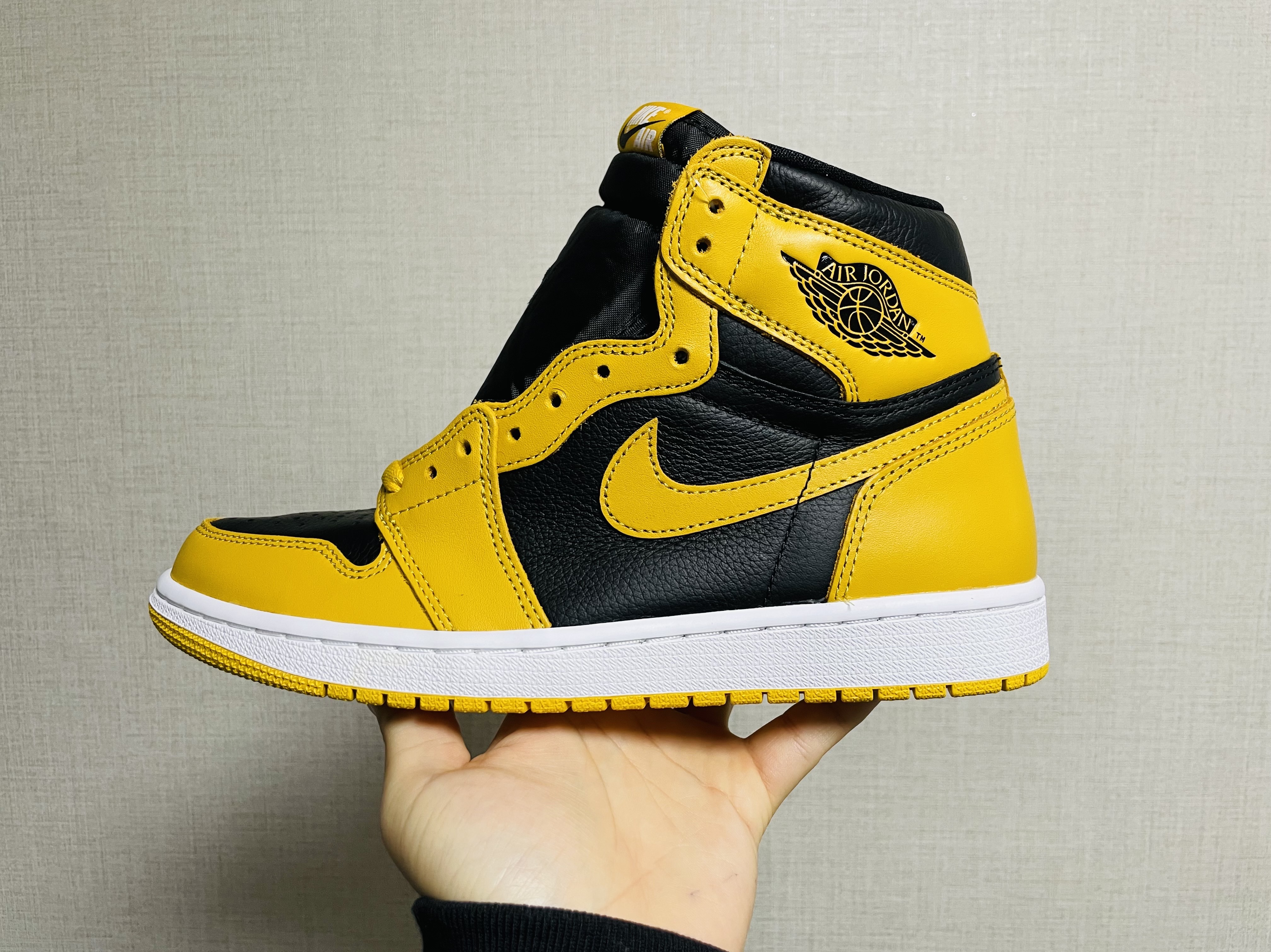 Jordan 1 Retro High OG Pollen 착용 스타일
