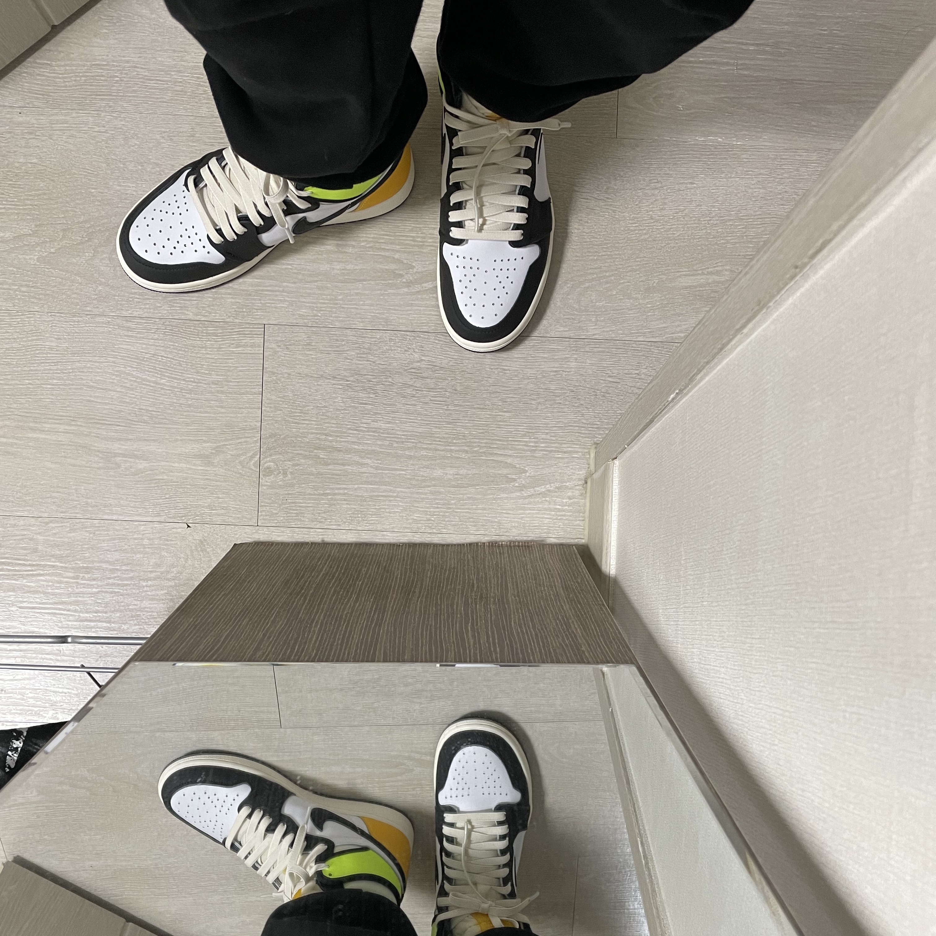 Jordan 1 Retro High OG Volt Gold, (GS) Jordan 1 Retro High OG Volt Gold 착용 스타일 - 3