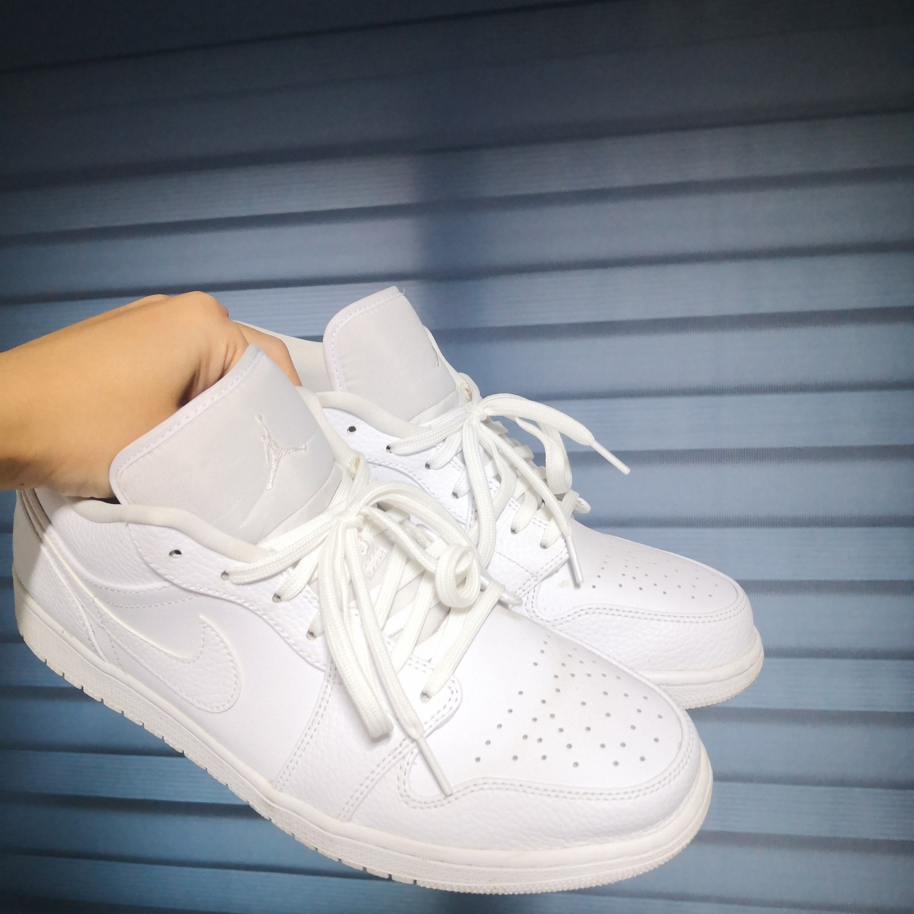 Jordan 1 Low Triple White Tumbled Leather 2020, Jordan 1 Low Shattered Backboard 착용 스타일 - 1